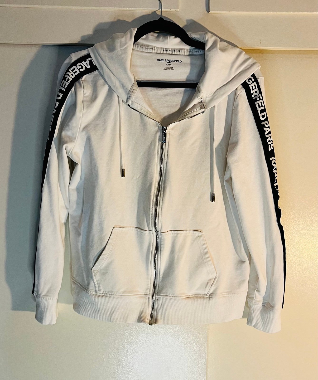 Karl Lagerfeld Paris Women’s Classic Activewear White Hoodie Sweater Size M