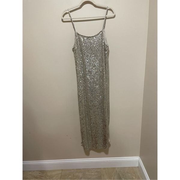 Neiman Marcus Endless Rose Silver Sequin Formal Dress Size M