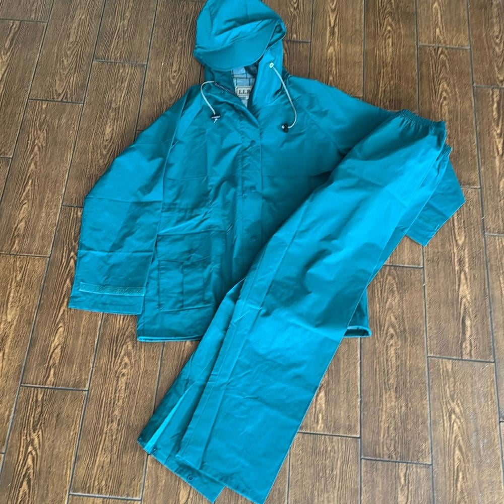 Vintage LL bean rain, jacket, hooded with pants womens size medium