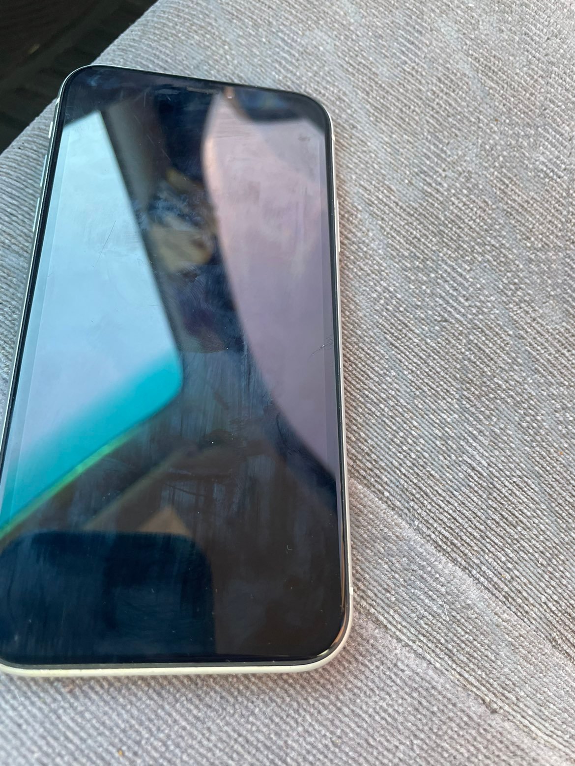 Apple iPhone XR 64 GB in White for Unlocked