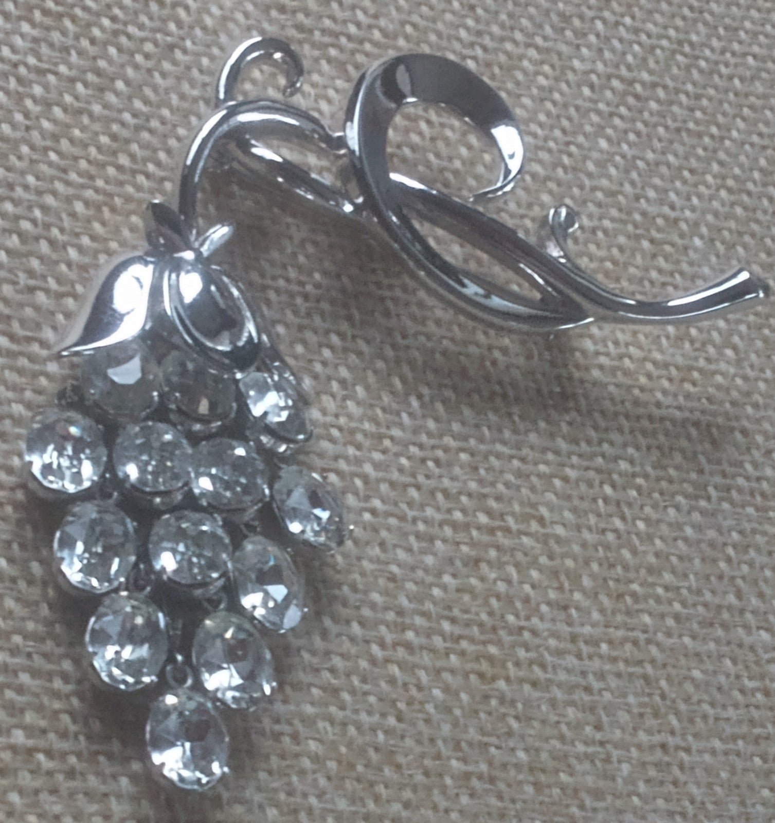 Trifari Alfred Phillipe Pat. 160,967 Dangle Grape Cluster Brooch 1950