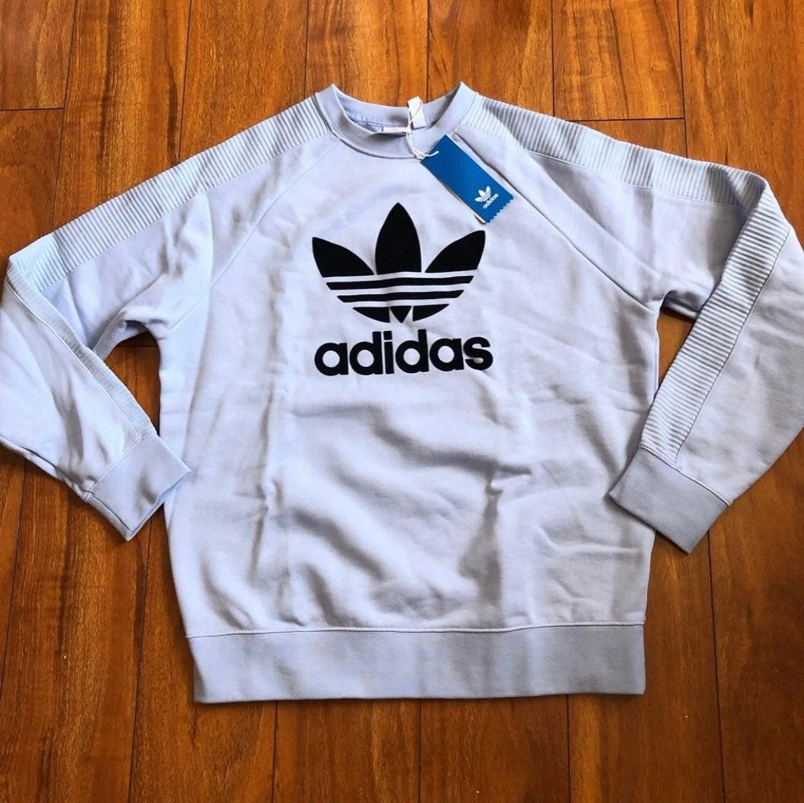New women’s Adidas Sz M sweatshirt