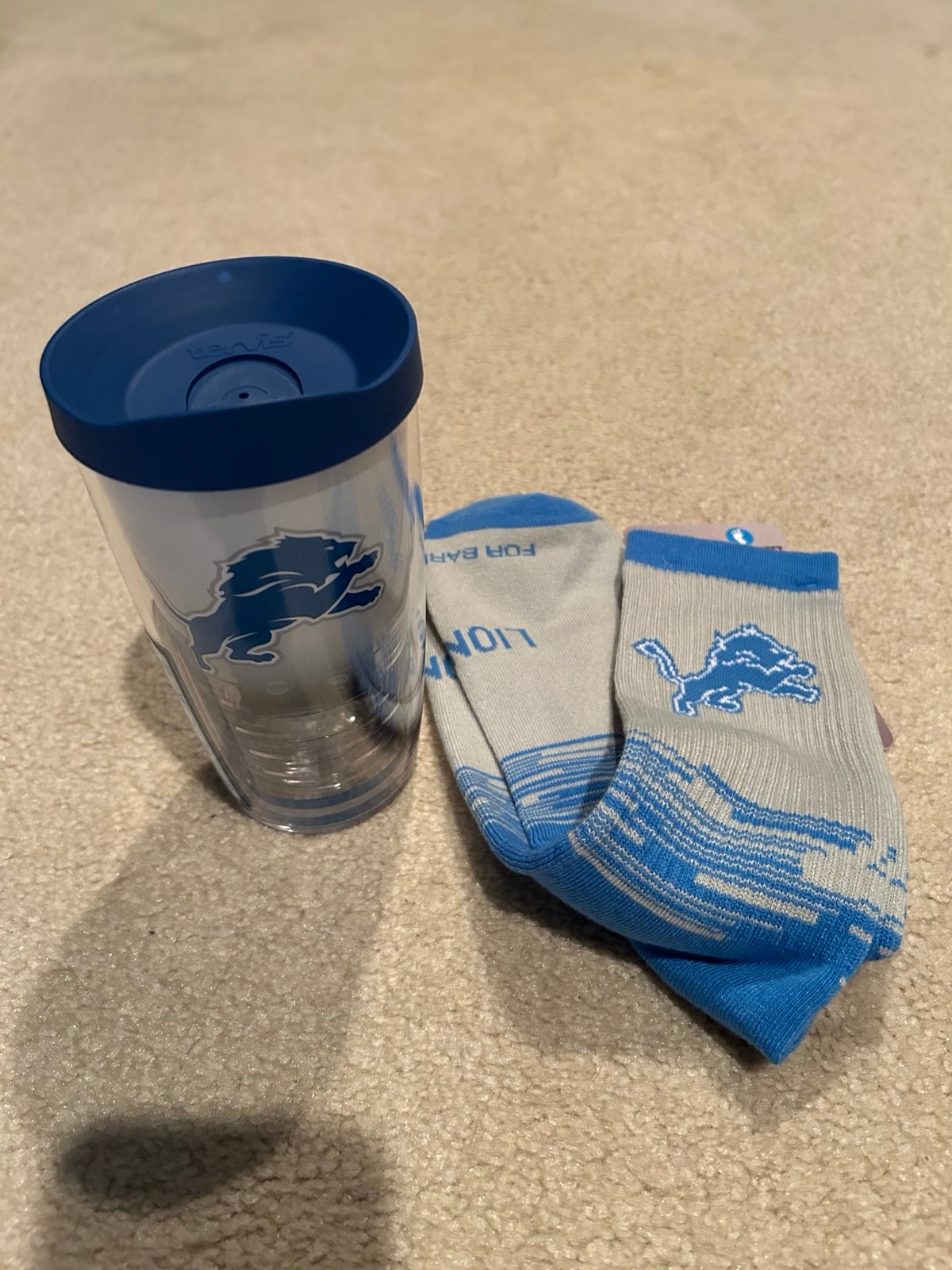 NWTs Detroit Lions Tumbler and Socks