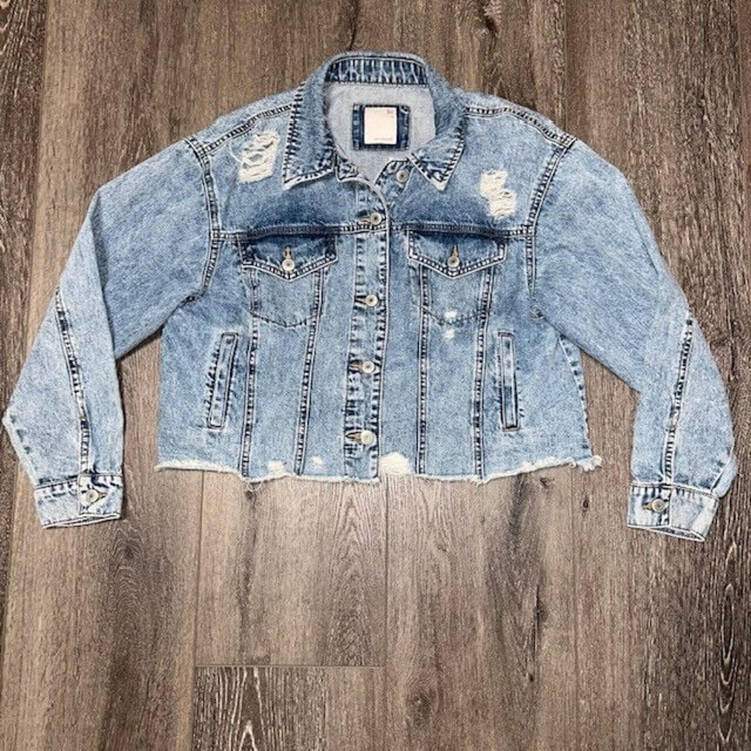 Sonoma So Women’s Distressed Light Washed Jean Jacket - Size L Large EUC
