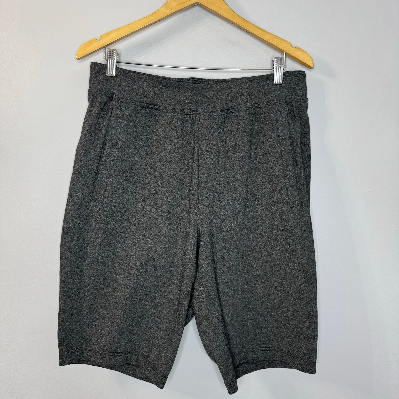 Lululemon Sweat Short Men L Heather Gray Pockets Drawstring 11 Athleisure