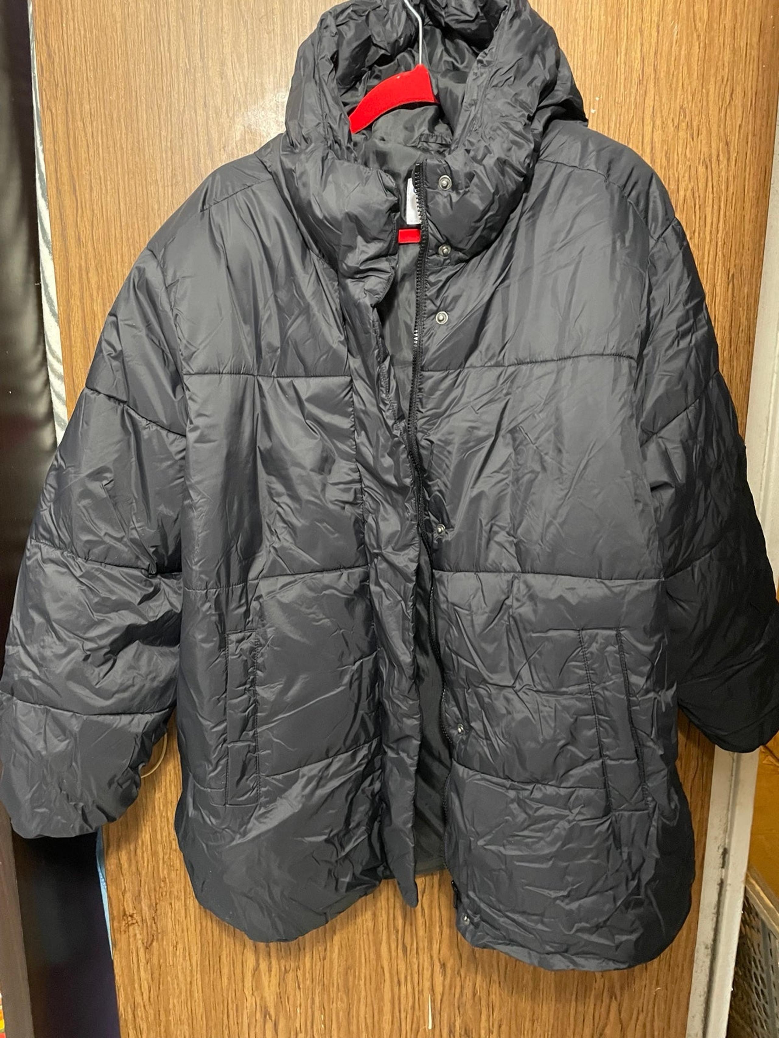 A MEN OLD NAVY PUFFER JACKET SIZE XL!!