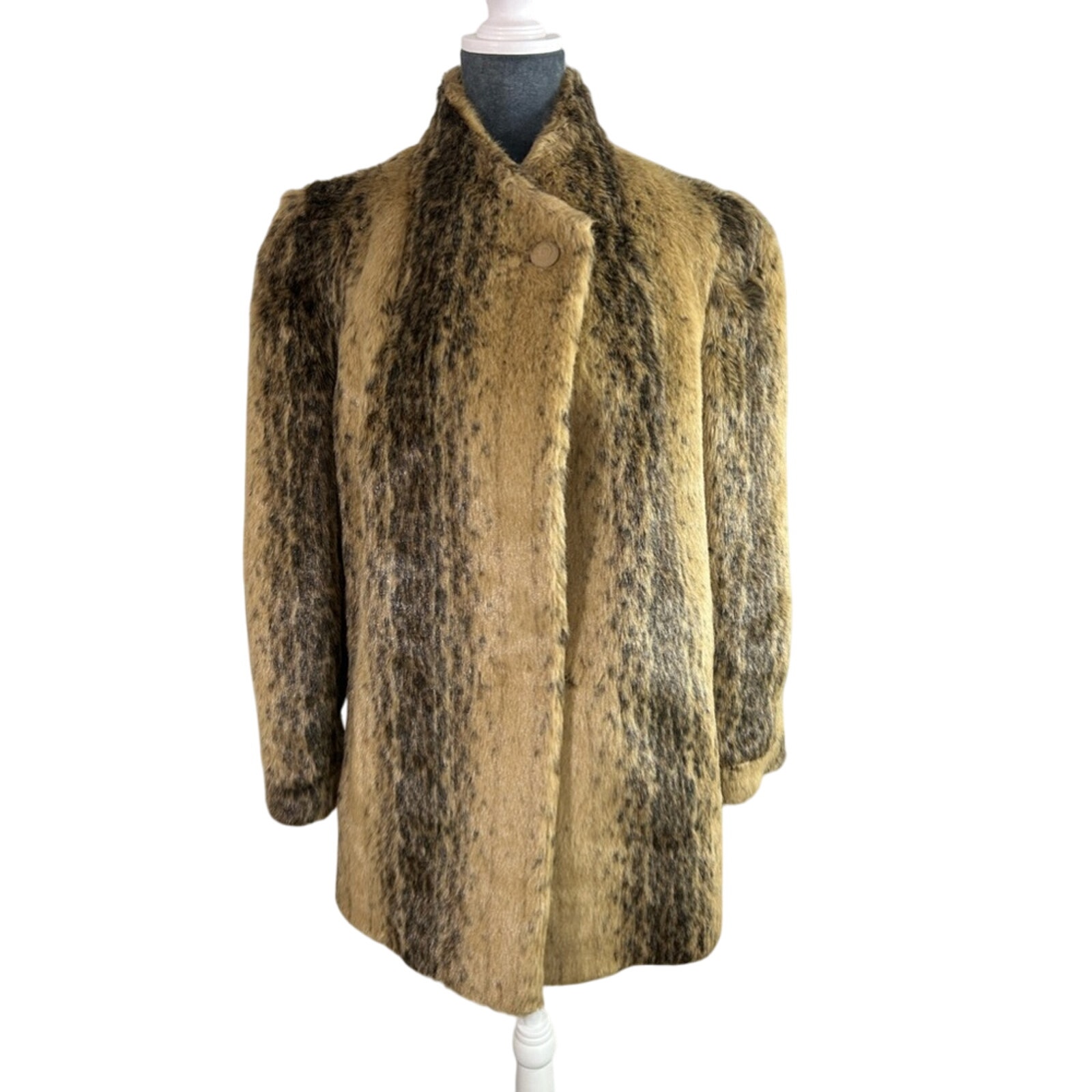 Retro faux fur coat- brown- should pass- buttons- L/XL- red lining- pockets