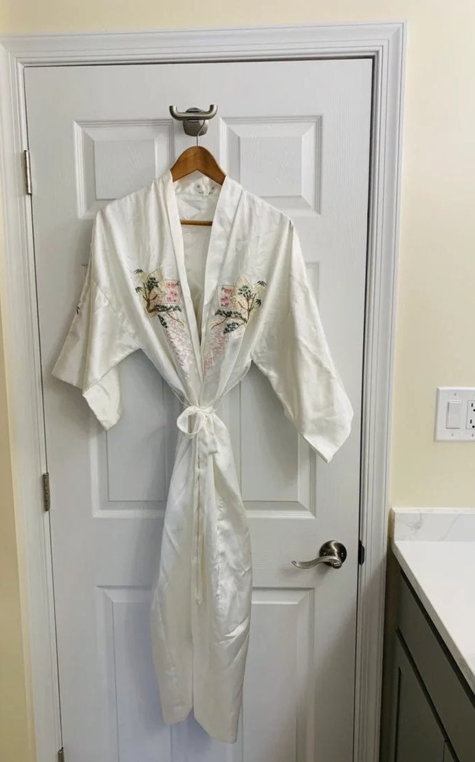 Embroidered On All Sides - Robe