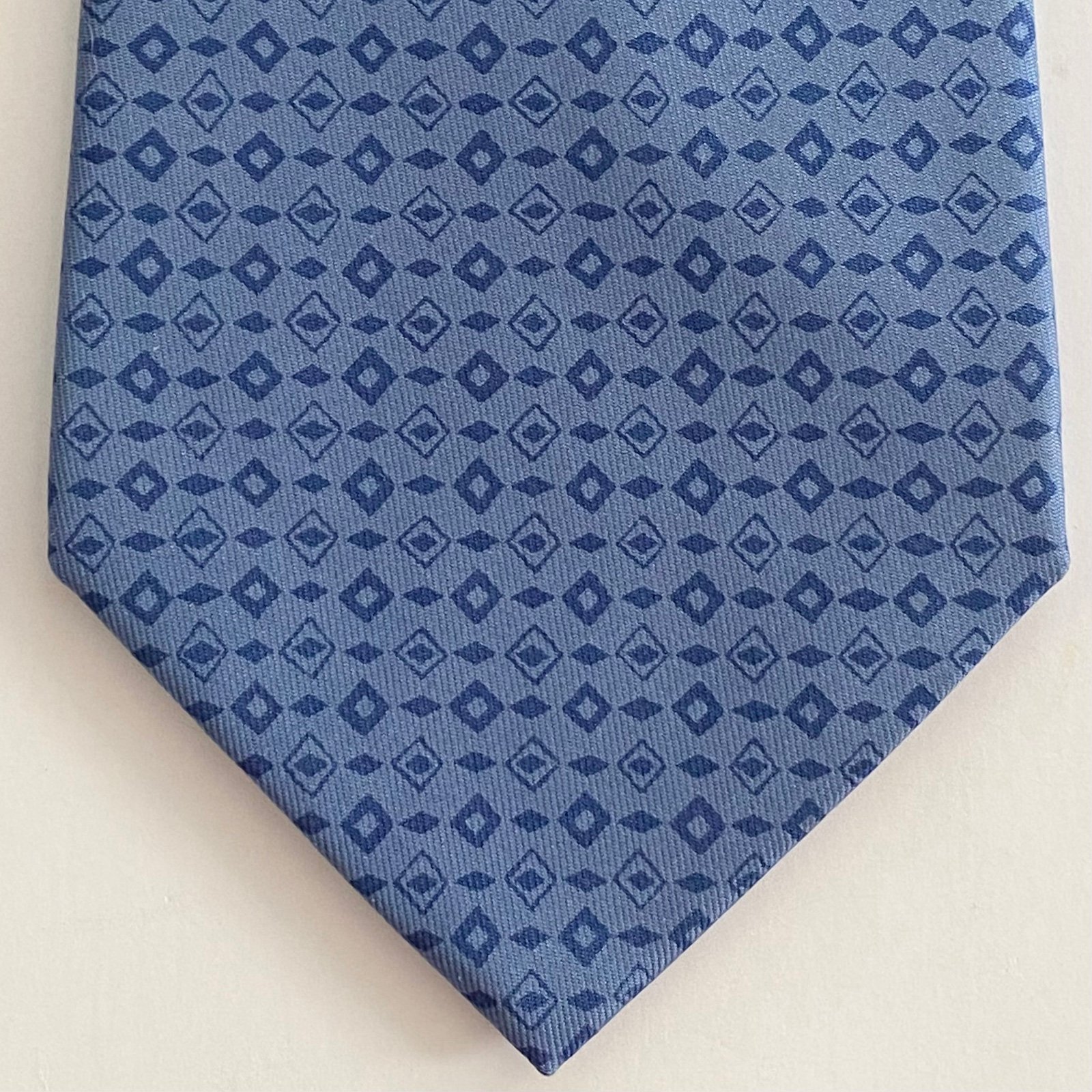 HERMÈS Paris 26 UA Blue Geometric Patterned 100% Silk Tie Necktie France