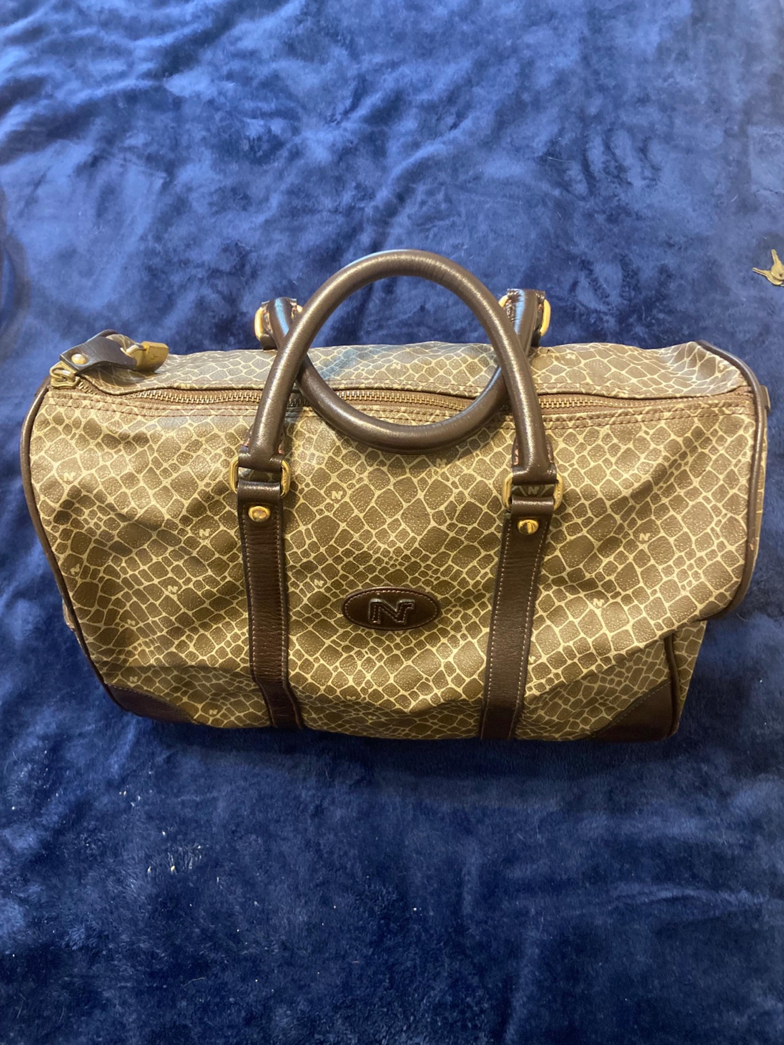Nina Ricci Classic duffel in sought after giraffe print with pouch, lock and key