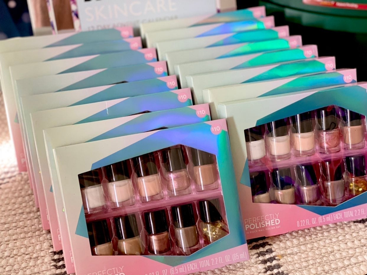 16 lot Nail polish gift set by target new!