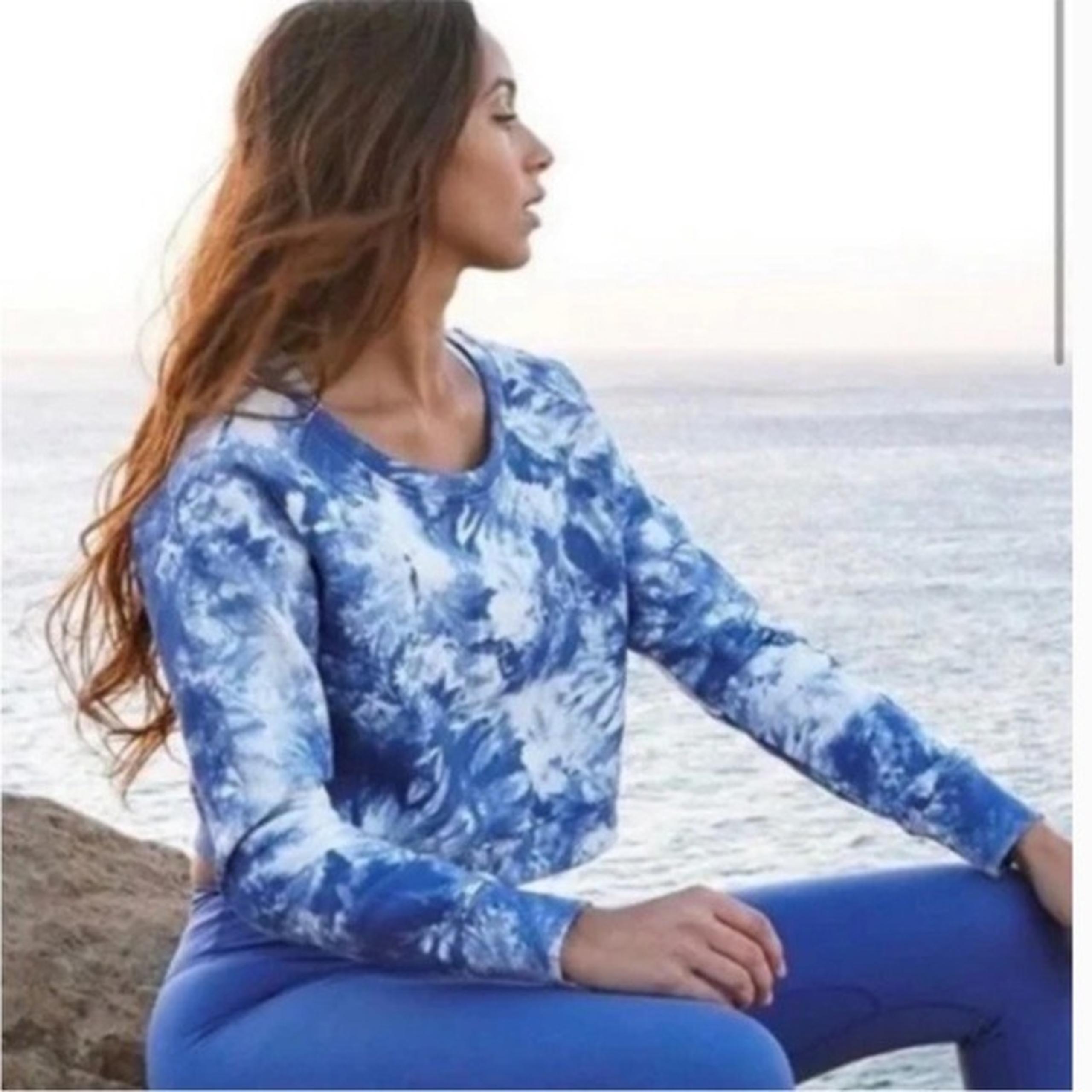 Balance Athletica Oasis Blue White Tie Dye Crop Top Sweatshirt Size Small