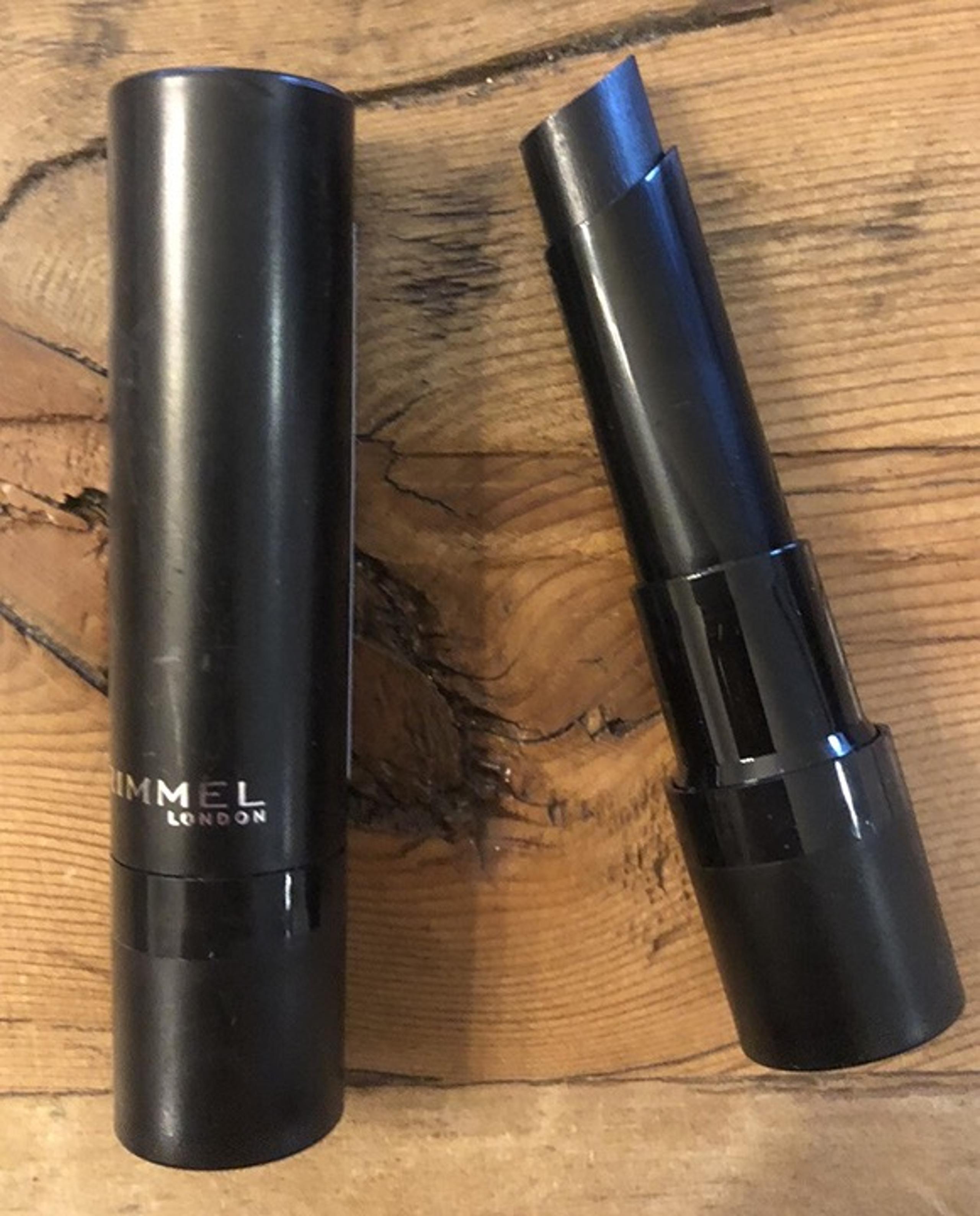 2 Rimmel London Lasting Finish Extreme Lipstick #830 OFF BLACK a22