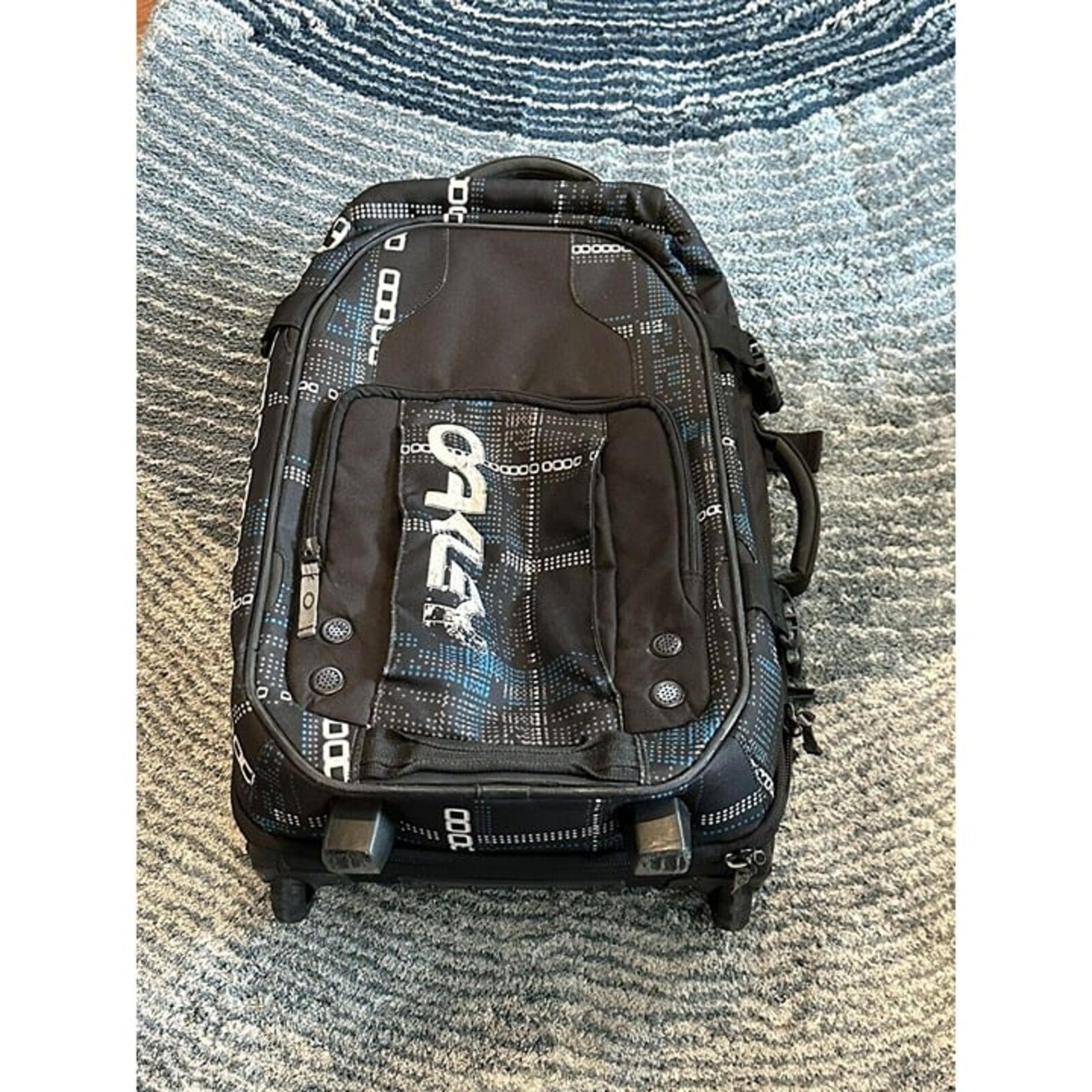 Oakley Pink Carry On Roller Travel Bag Luggage Suitcase