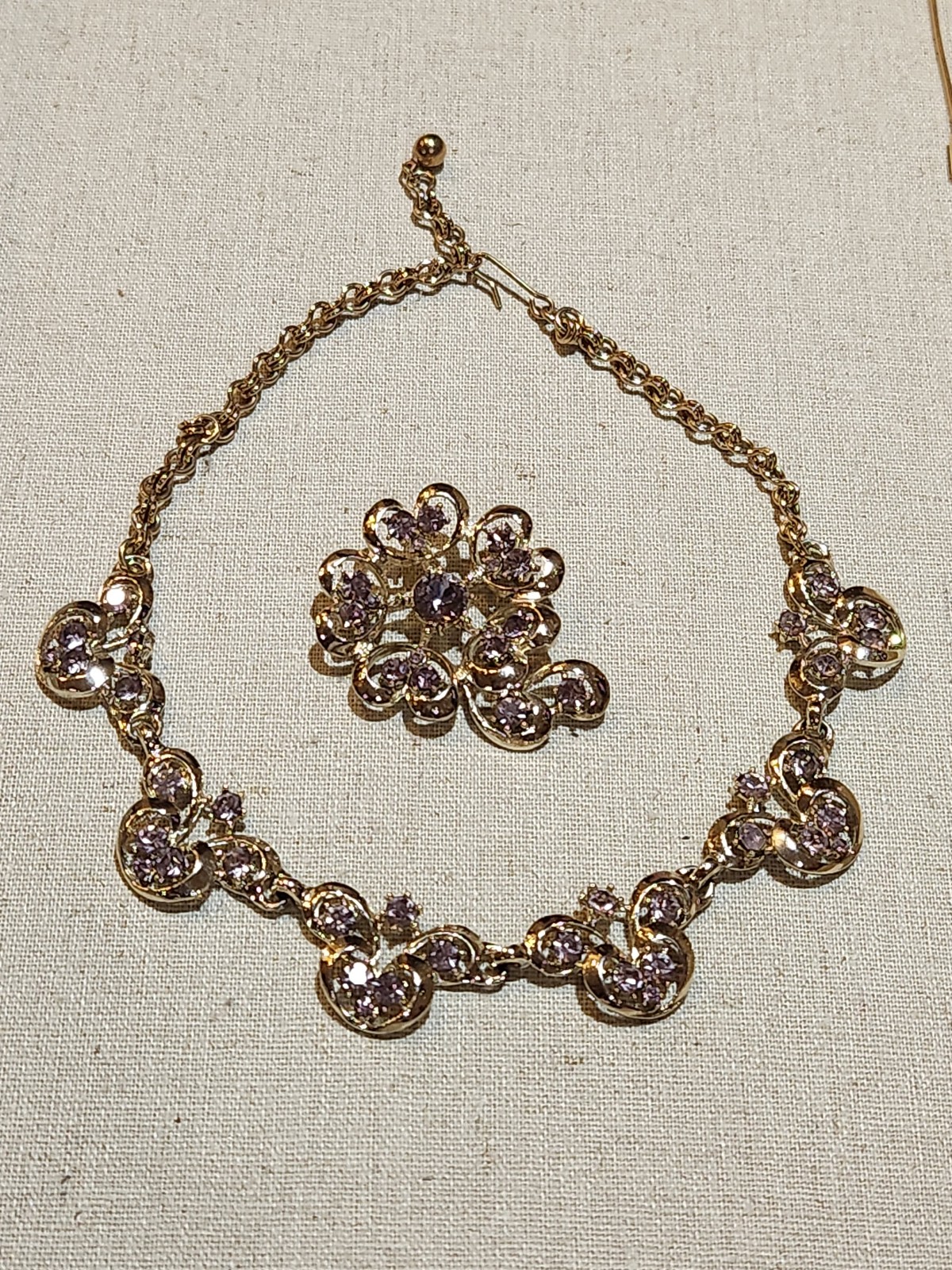 Vtg 1960s Lavender Crystal Goldtone Necklace & Matching Brooch Set