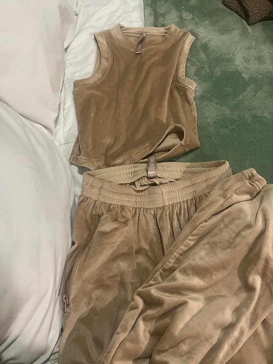 velvet skims outfit