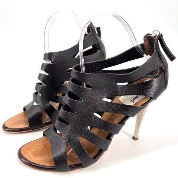 T moro caged leather Strappy heel. Size 9B.