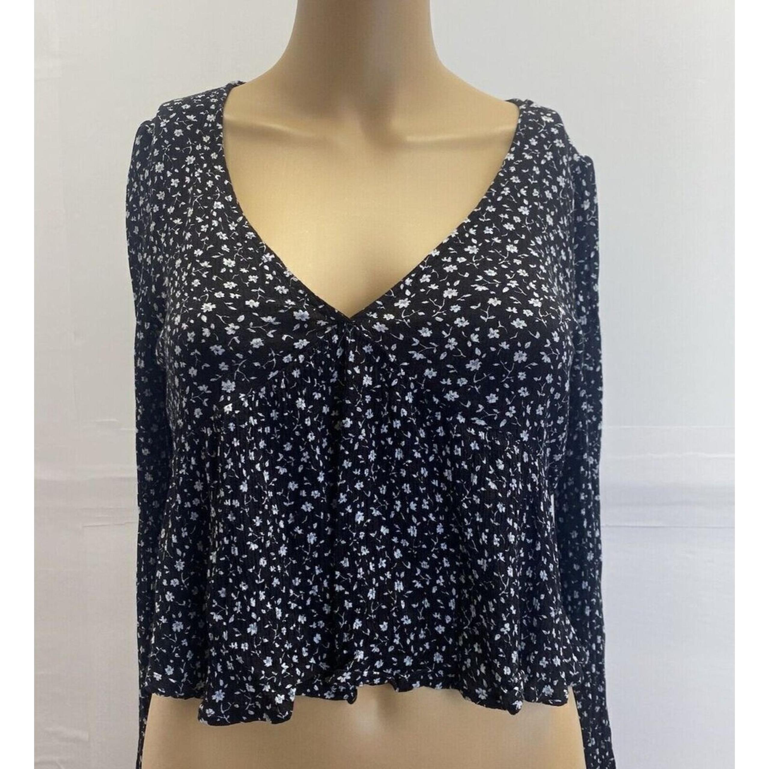 L.A. Heart Teens Black Floral Long Sleeve Cropped Top Size Small  Rayon,Casual