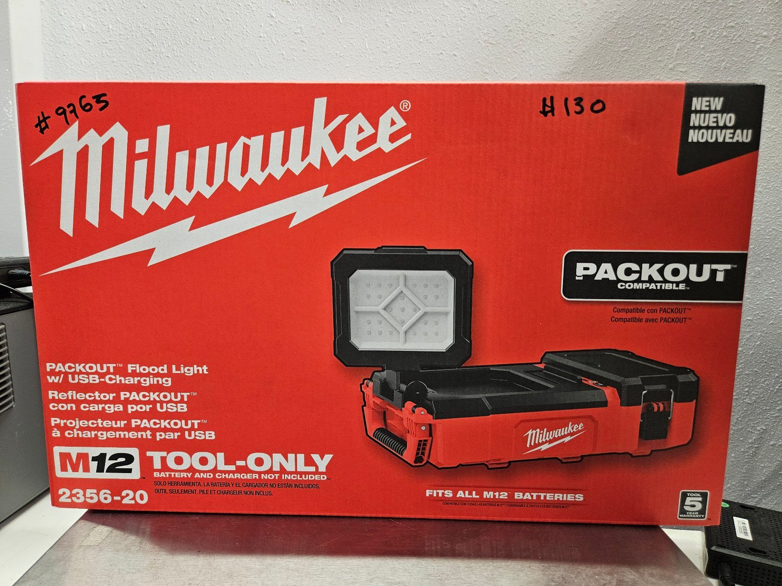 Milwaukee M12 Cordless PACKOUT Flood Light w/USB Charging Tool Only