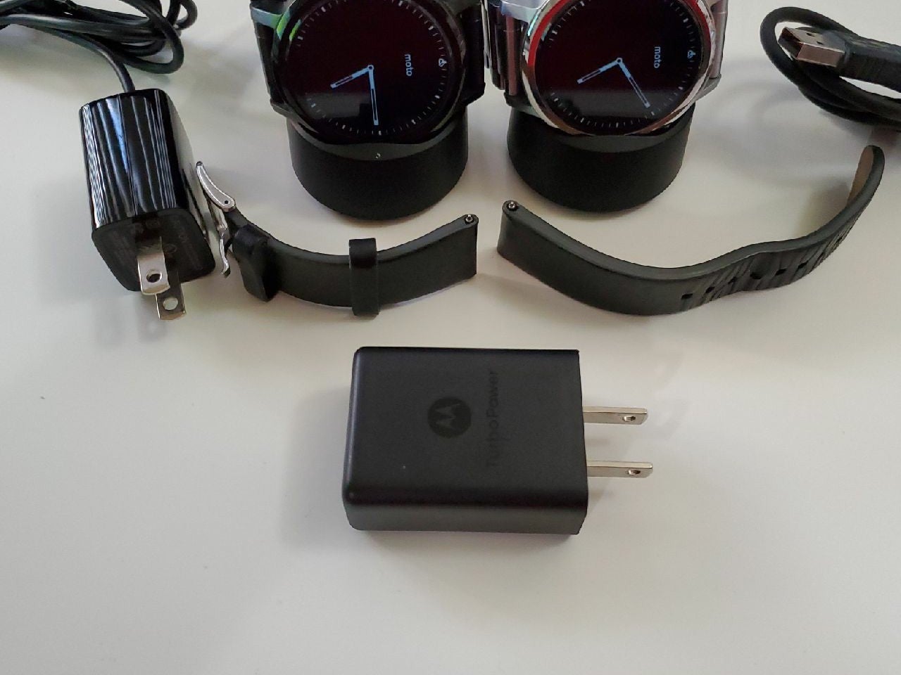 Moto 360 Gen 2 smart watch set