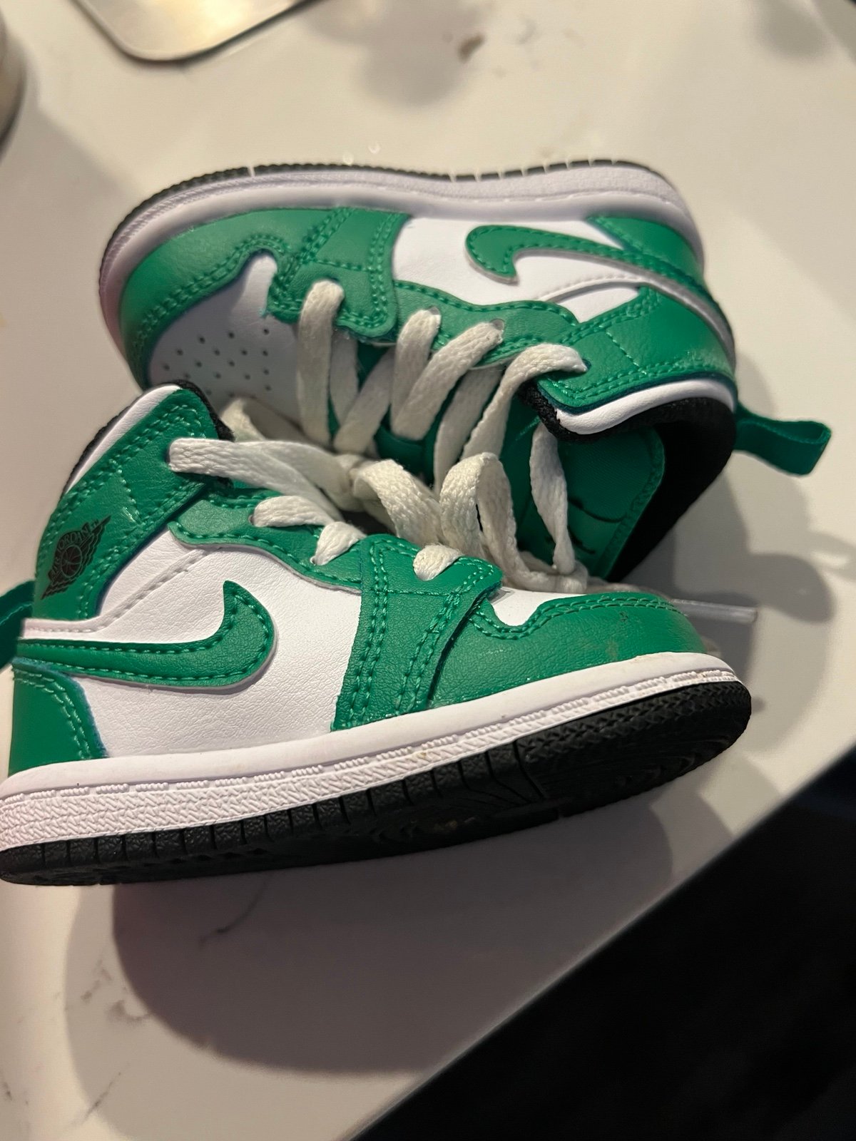 Jordan AJ 1 Mid green and white