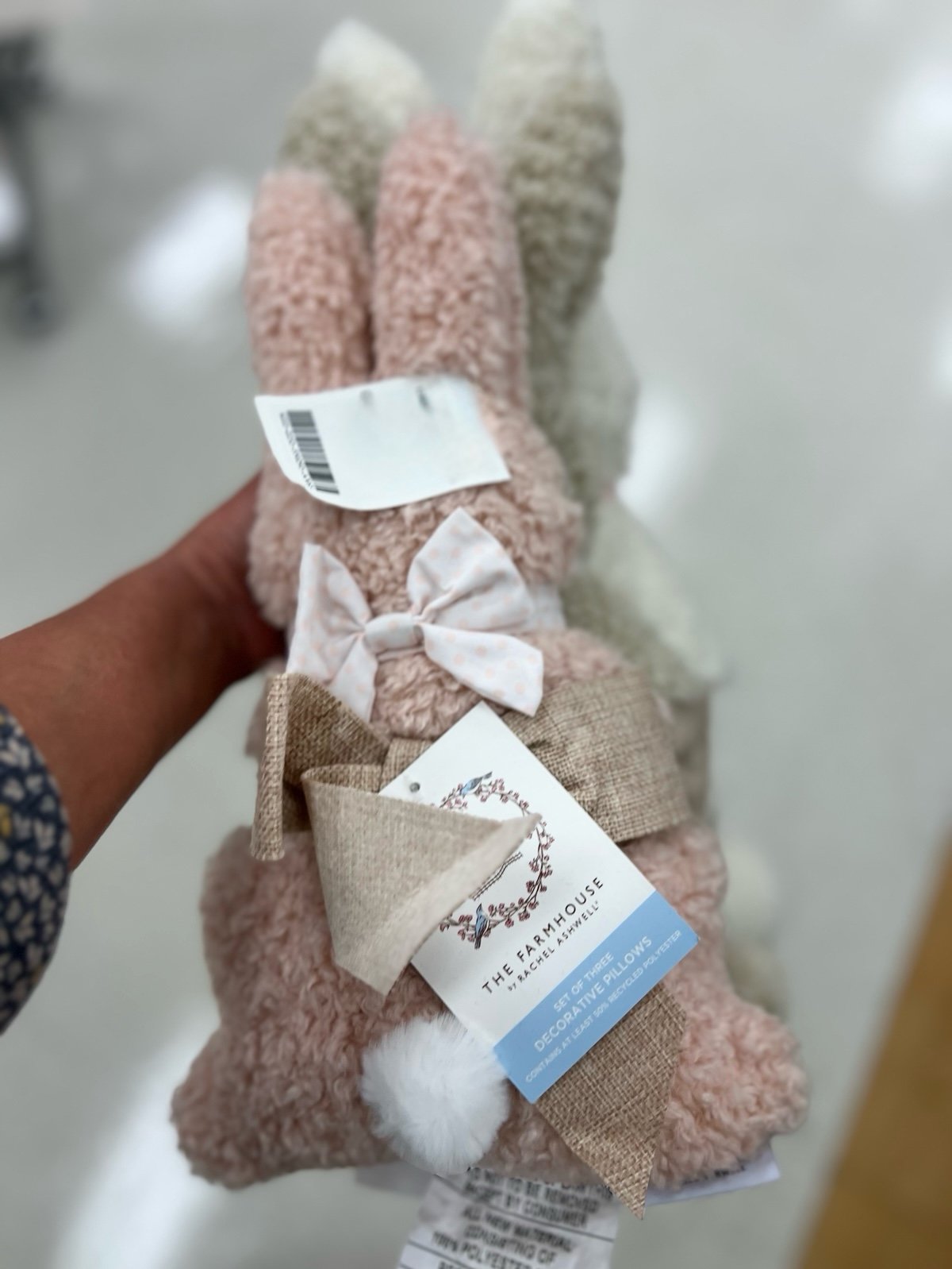 The farmhouse easter bunny pillows !