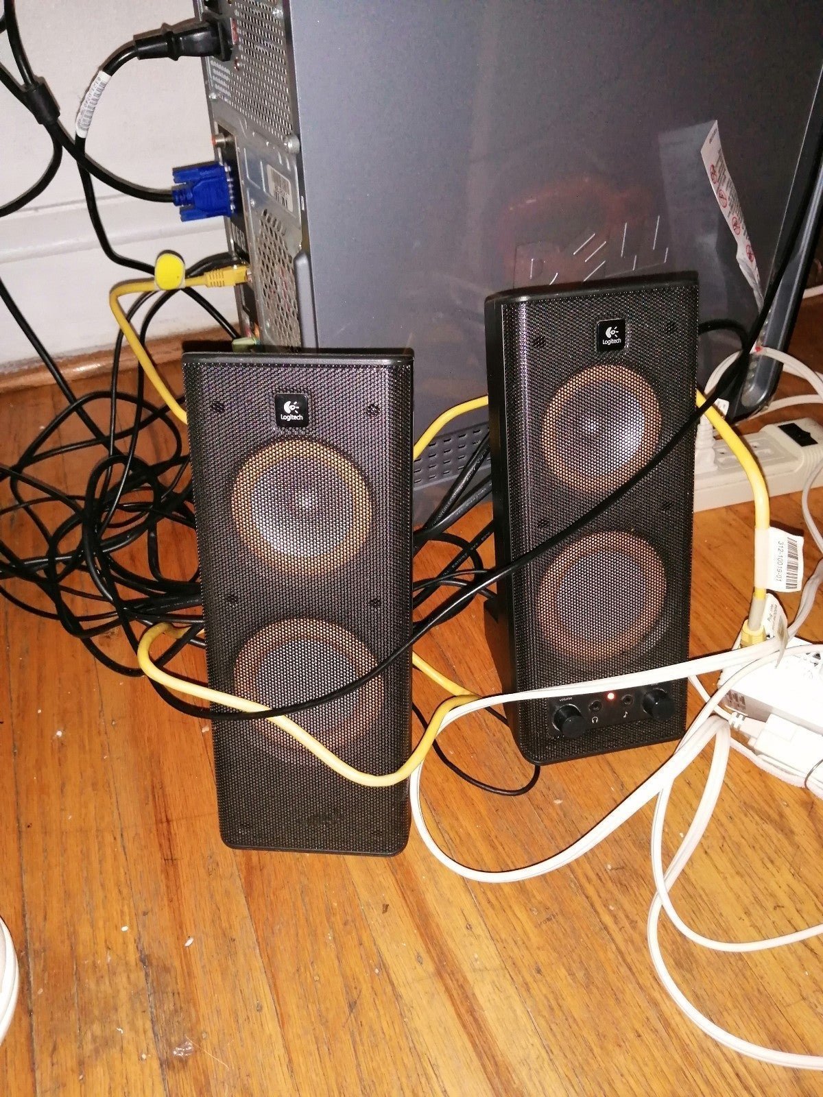 Dell desktop, asus monitor, shops Dell keyboard, speaker, mouse