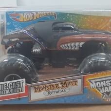 Mattel Hot Wheels Monster Jam 2010 Monster Mutt Rottweiler 1:24 Die Cast Truck