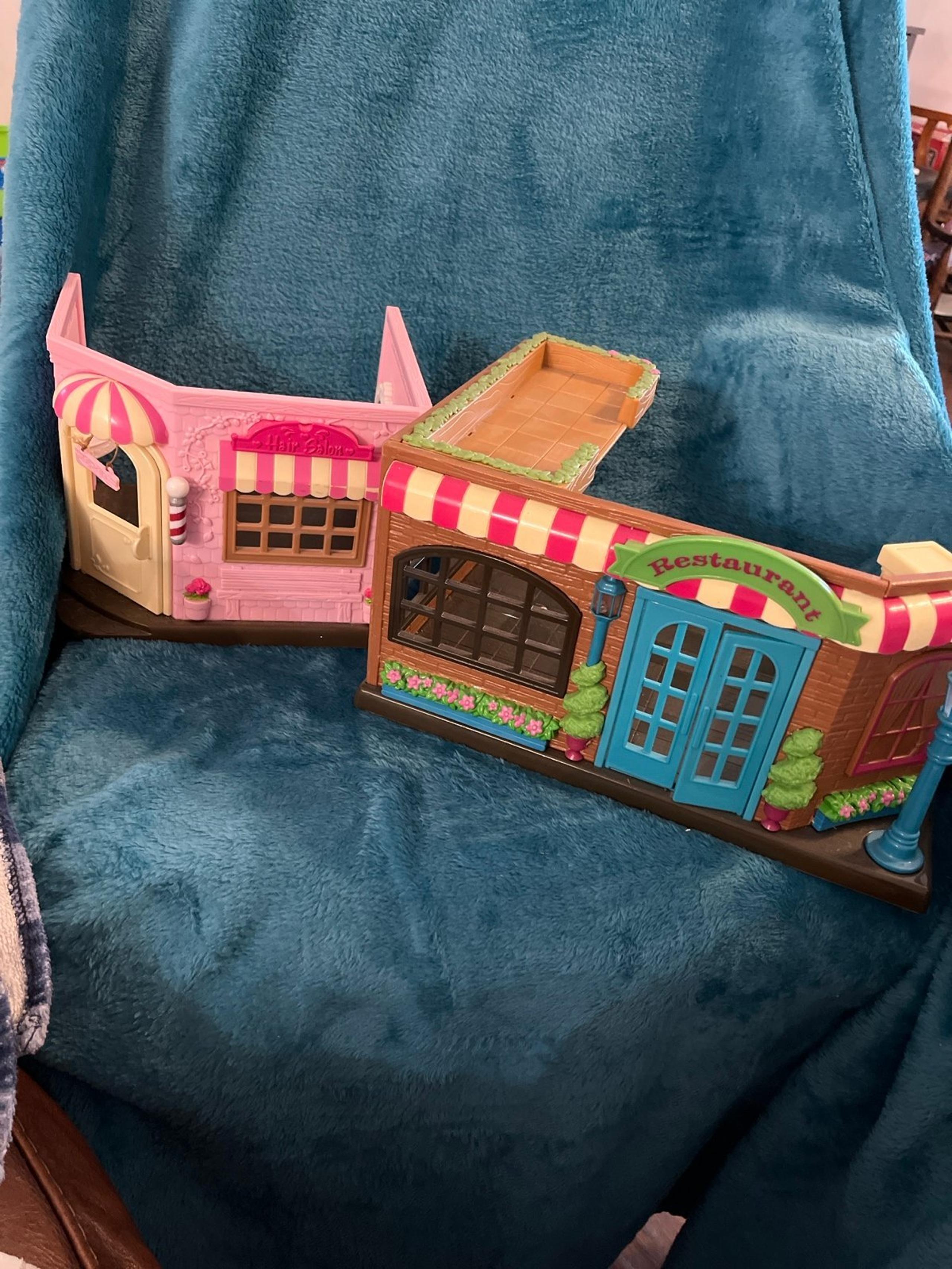 Li’l Woodzeez Restaurant playset and Li'l Woodzeez BaaBaa Spa & Hair Salon - Lil Critters