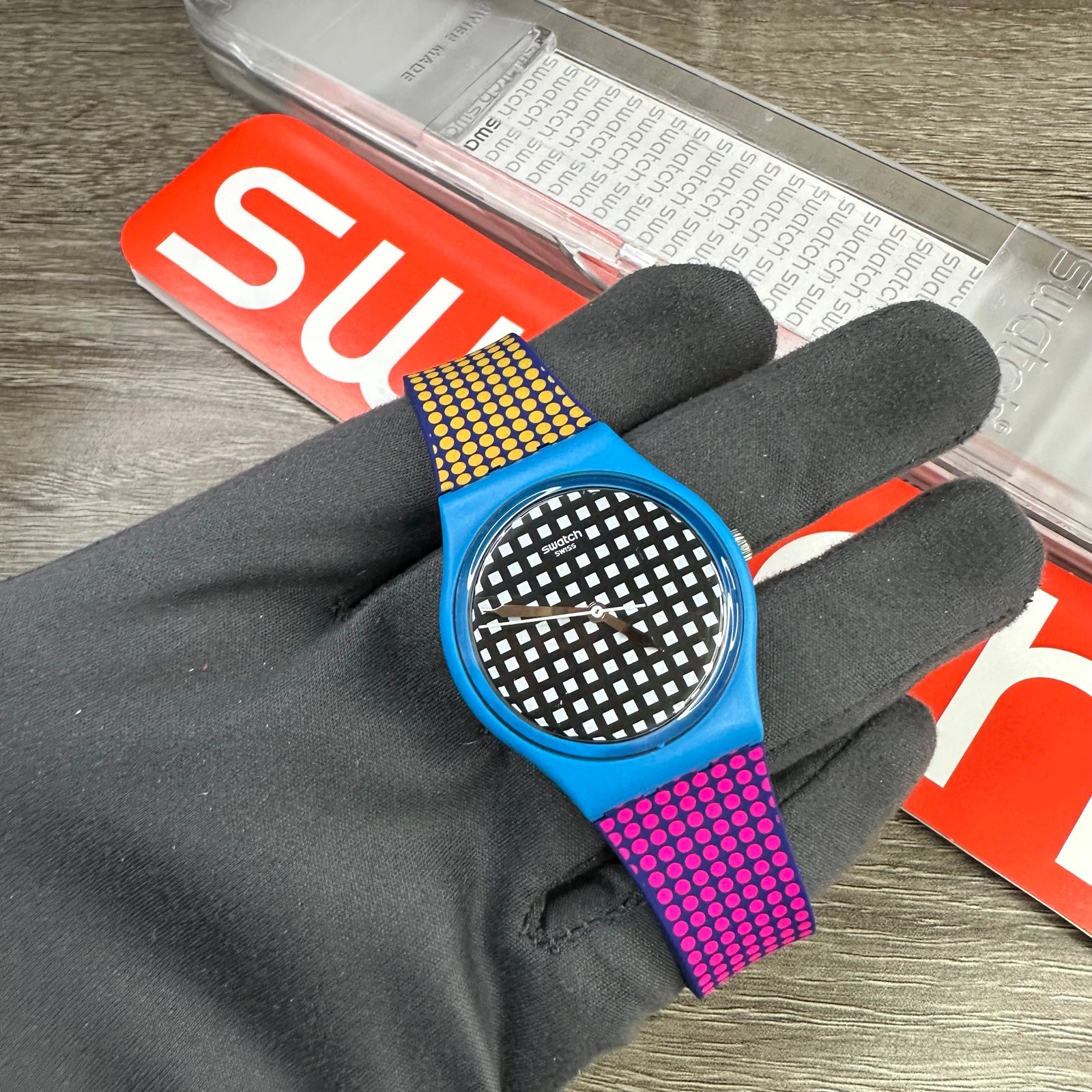 NEW✅ Swatch Africana BEHIND THE WALL Multicolor Dots Women's 34mm Watch GS146
