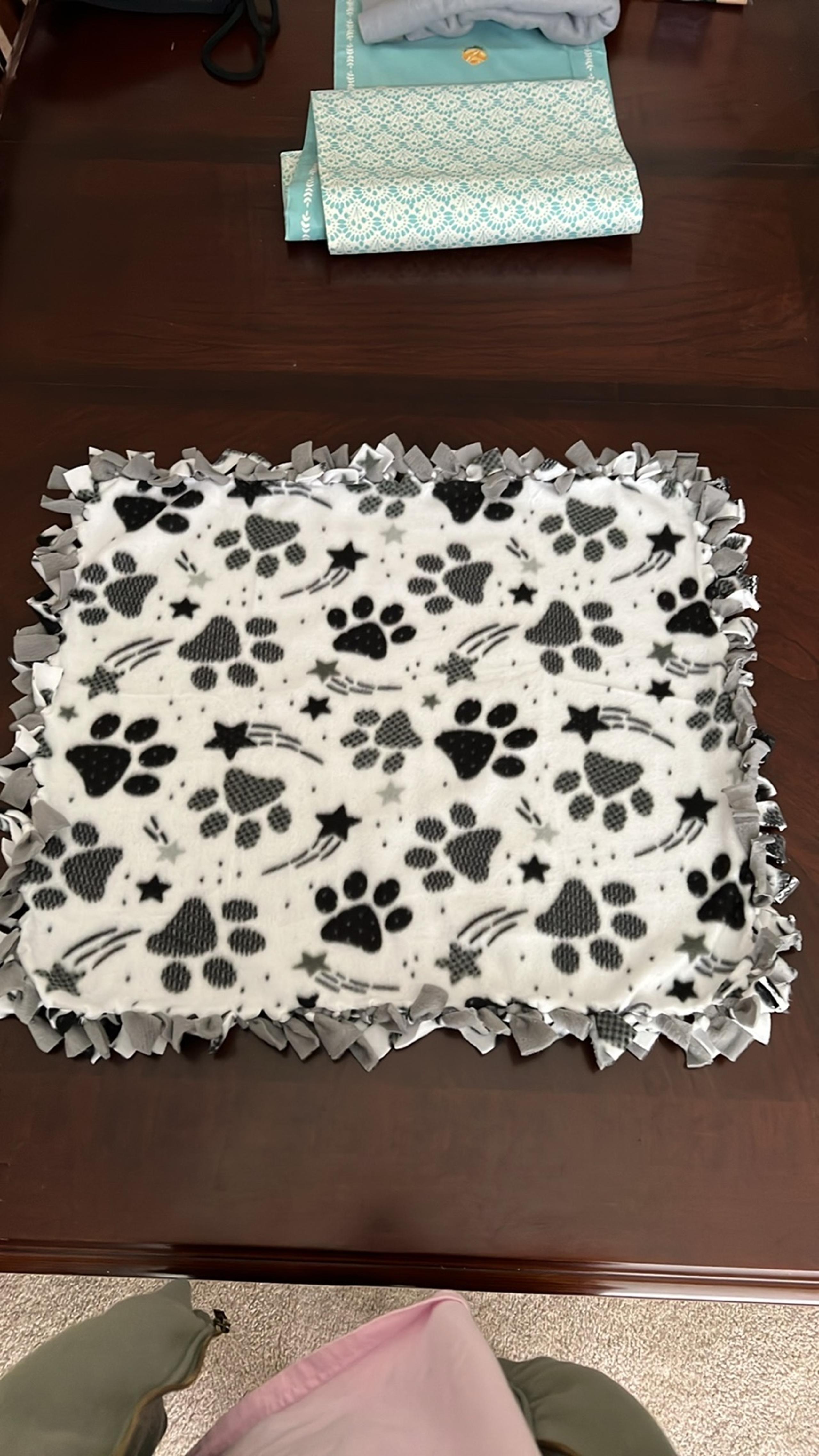 Handmade Tie Knot Paw Print Design Pet Blanket Fleece Cozy Dog Cat