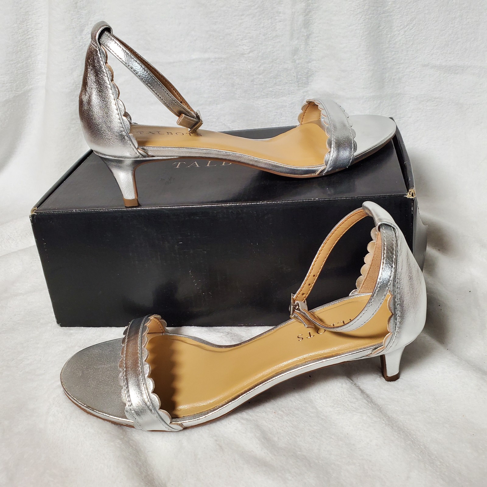 Talbots Silver Pila Scallop Kitten Heel Women's Sandals Ankle Strap Size 9M NIB