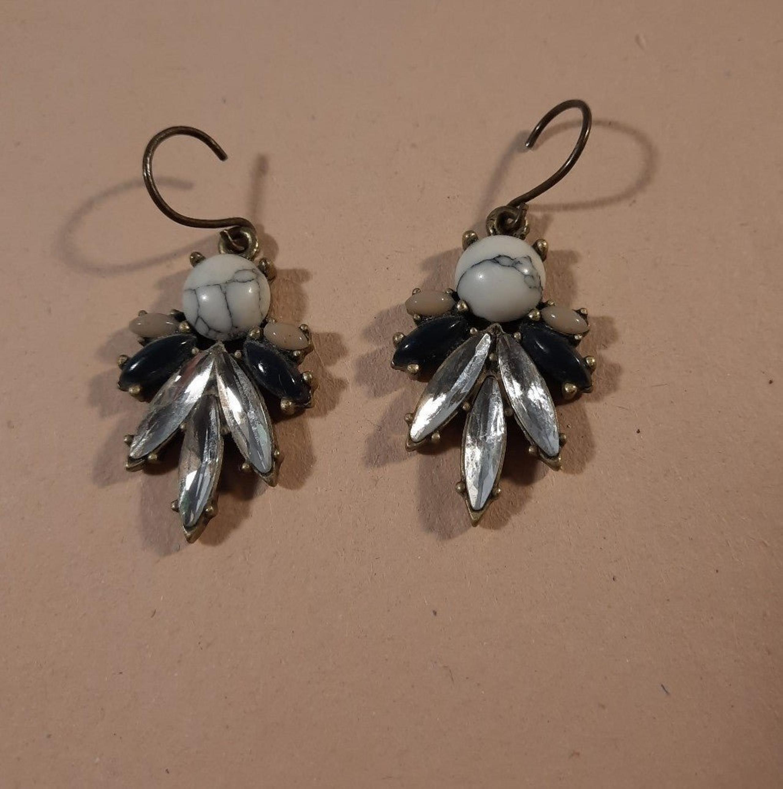 Chloe and isabel earrings EUC
