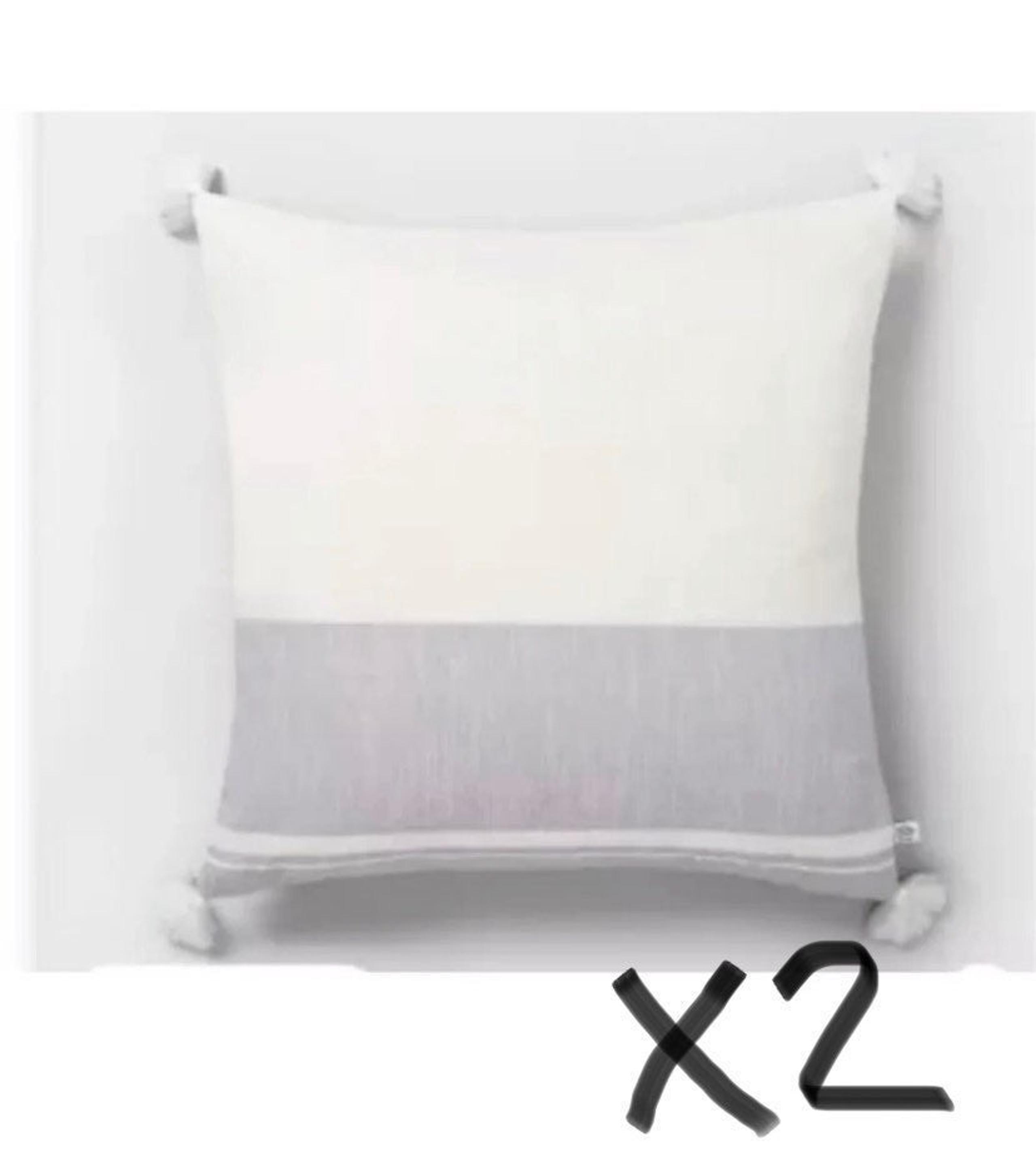 New Hearth and hand pillow set