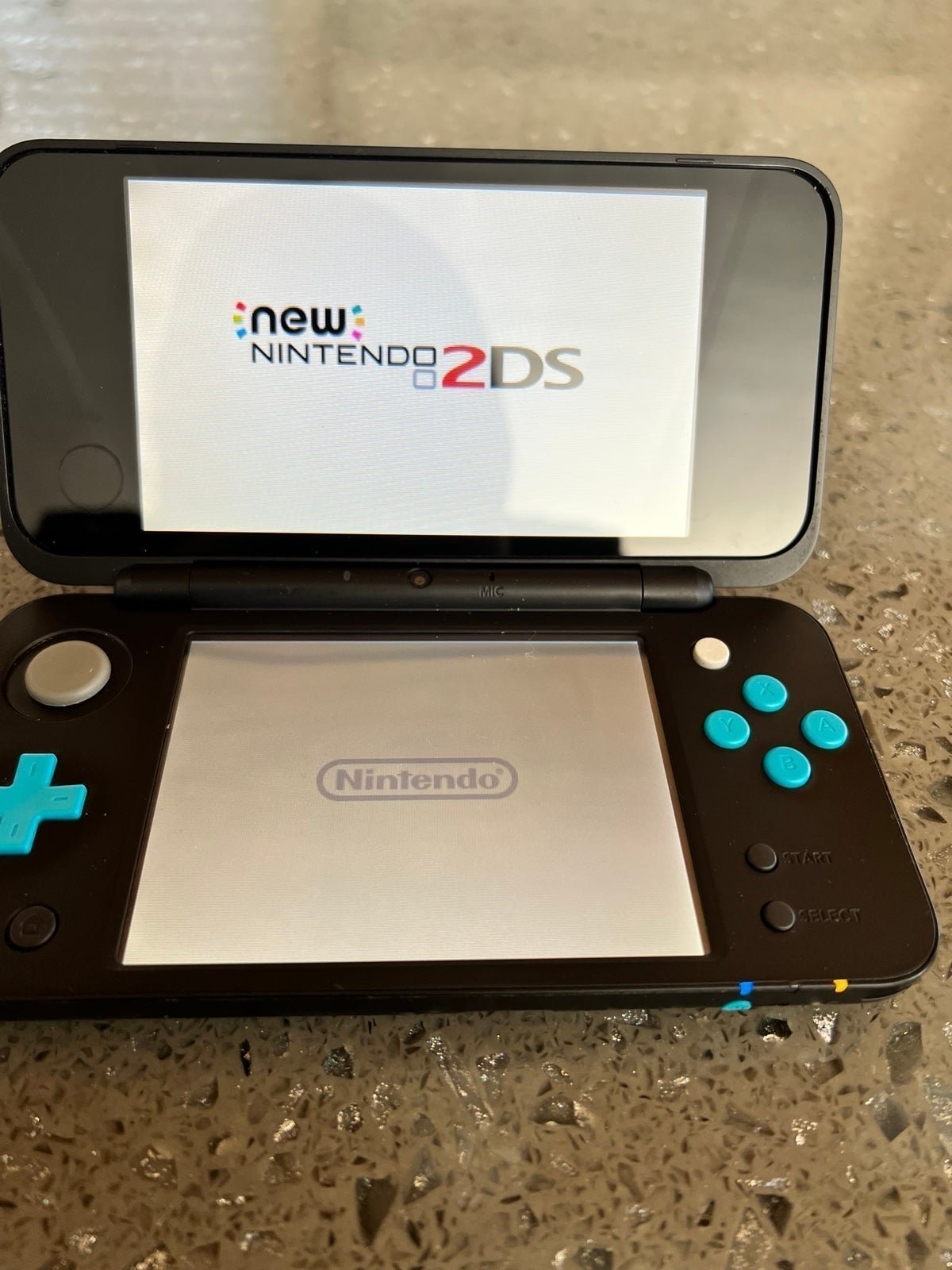 New Nintendo 2DS XL in Black/Turquoise 4 game bundle