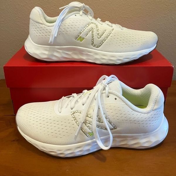 New Balance 520v8 Women's Sneakers- Size 8.5