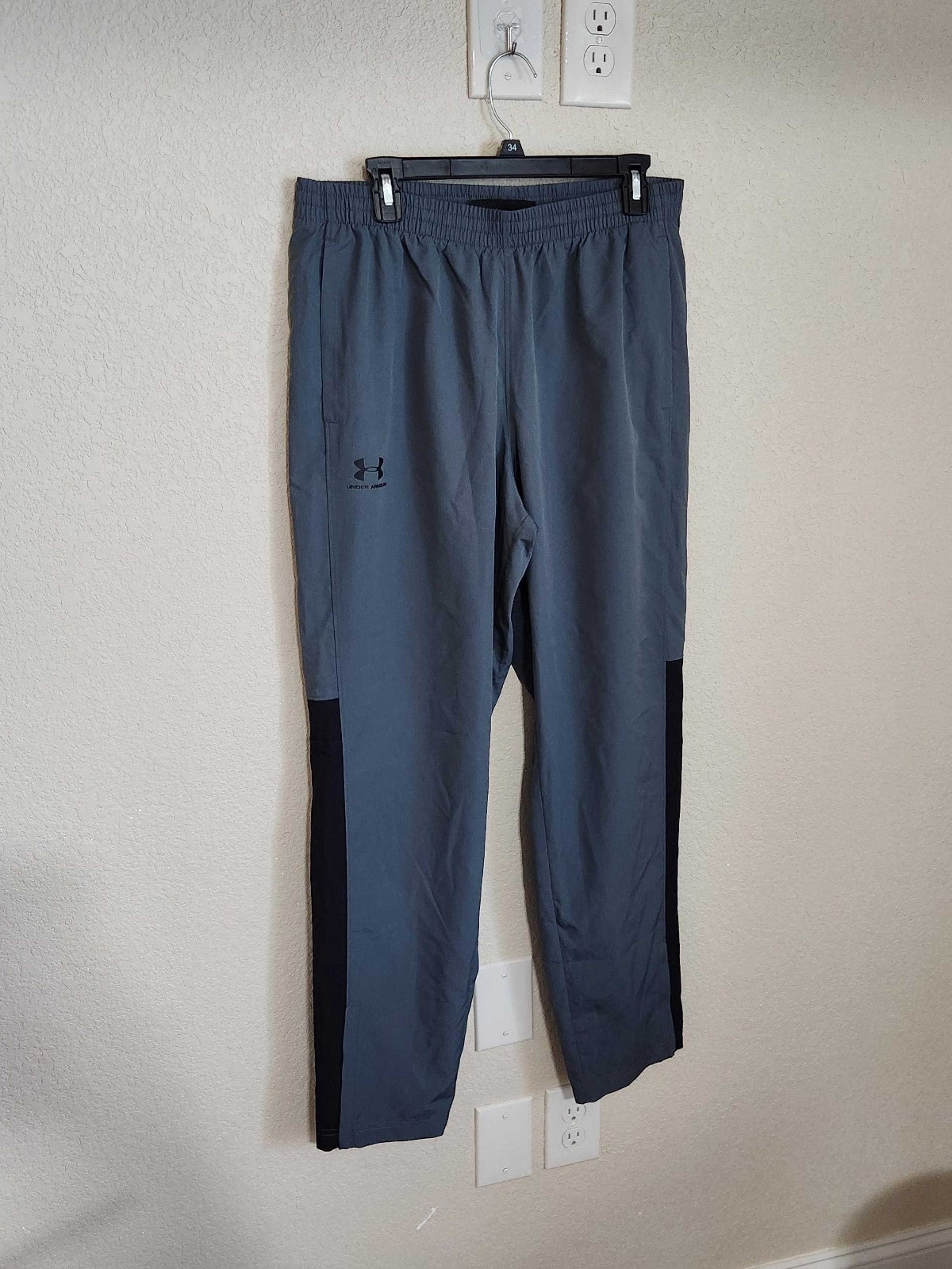 Under Armour mens large gym pants