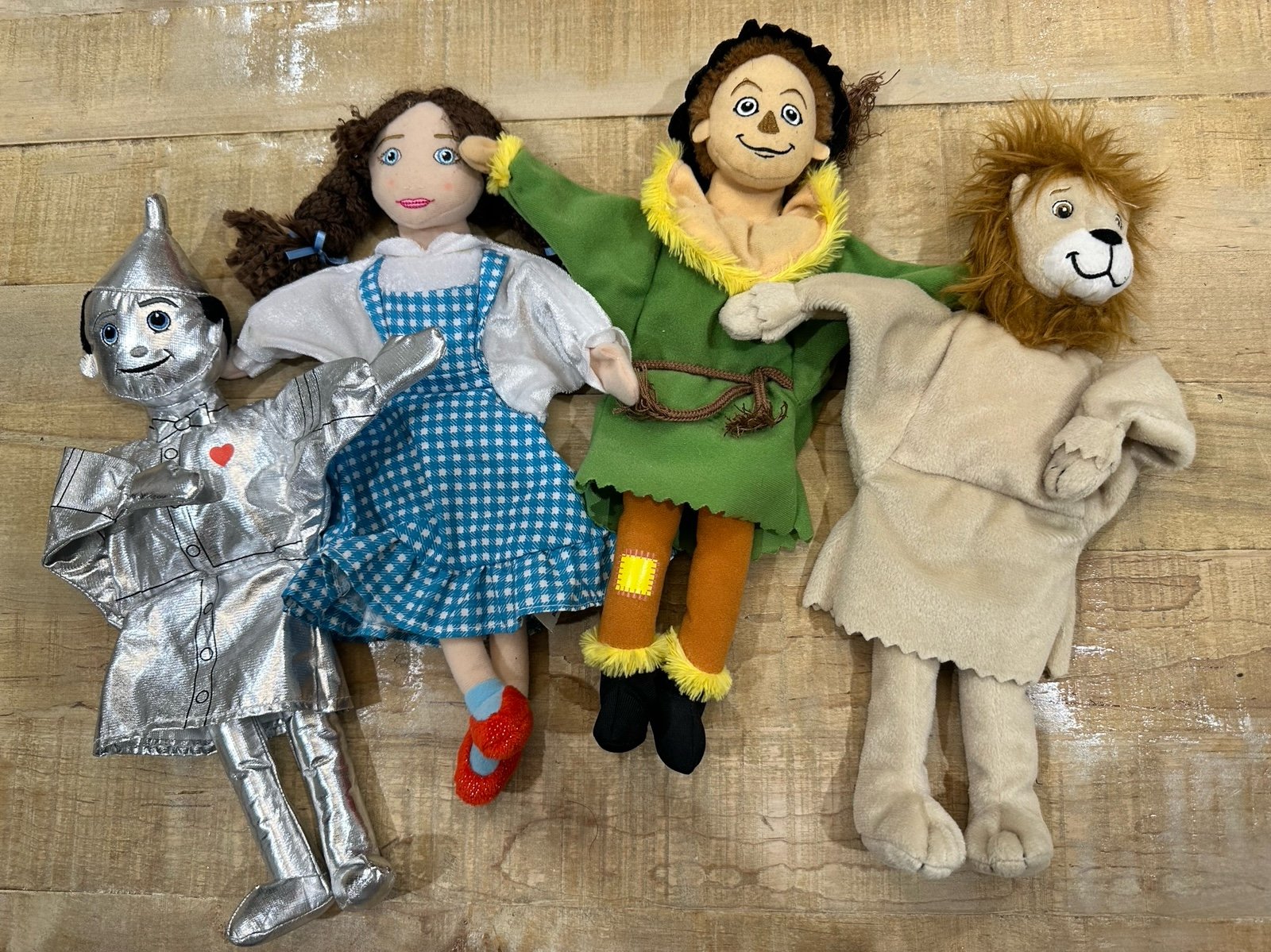 4 Toys’R’Us FAO VINTAGE Wizard of Oz finger hand puppets collectible