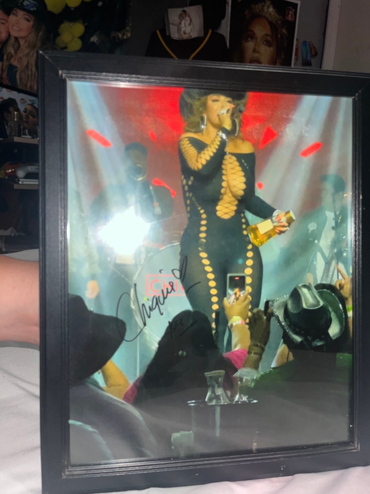 8x10 picture of CHIQUIS autographed by Chiquis