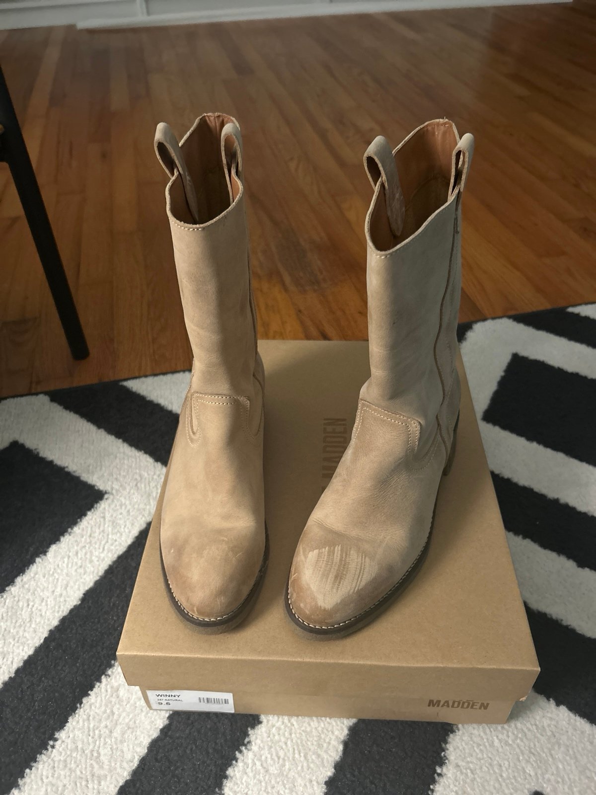 Steve Madden Womens Winny Leather Distressed Pull-On Western Boots sz 9.5 + BOX!