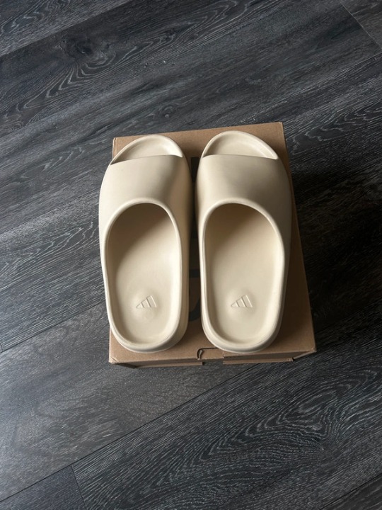 Yeezy slides Thick-soled non-slip slippers size 11