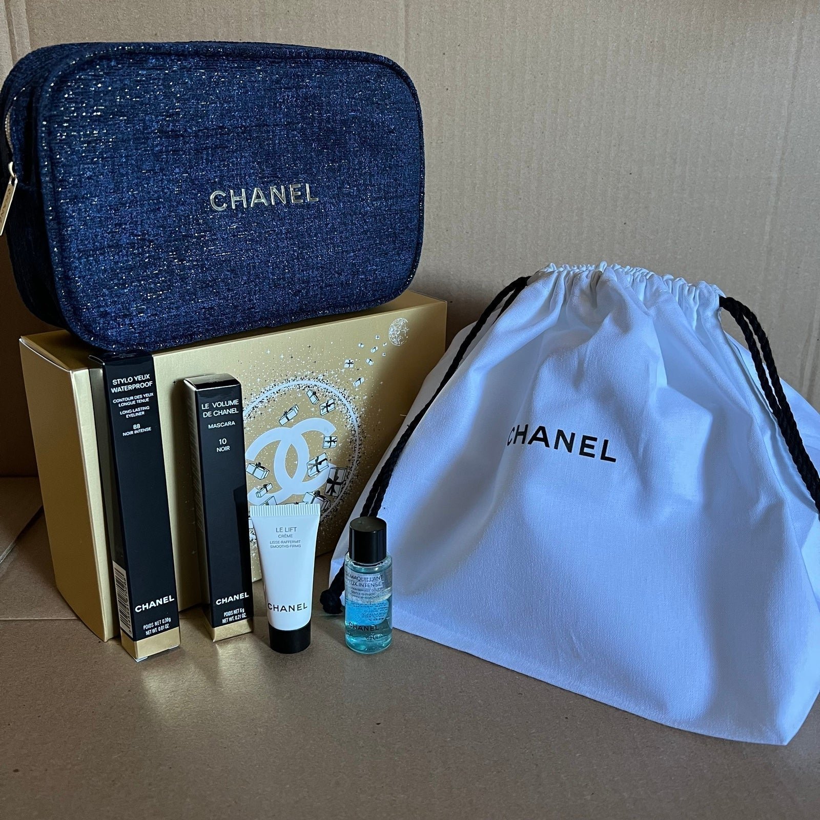 CHANEL beauty set cosmetic pouch eye make up set