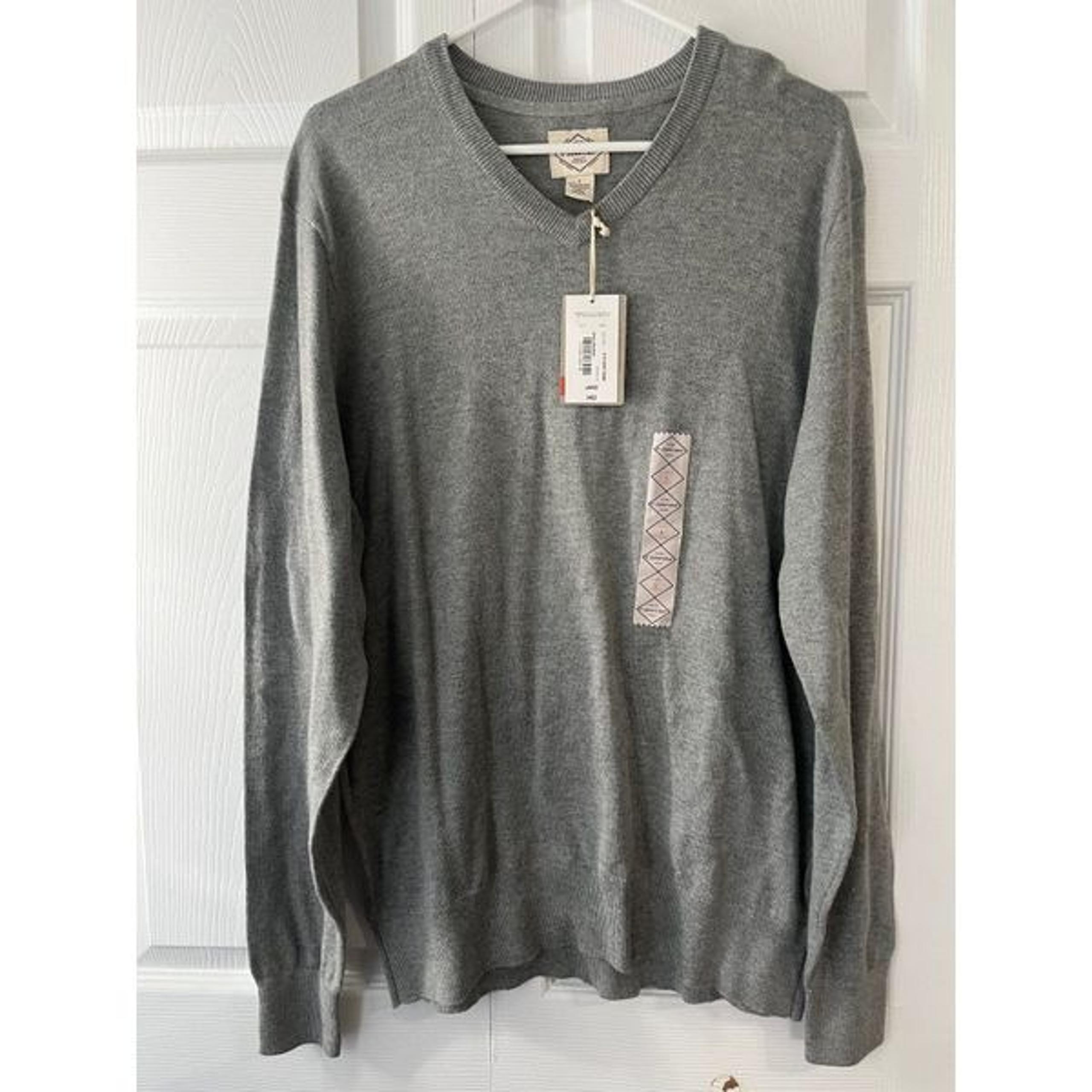 NWT St Johns Bay Mens Gray Size large V Neck Pullover Stretch Knit New Sweater