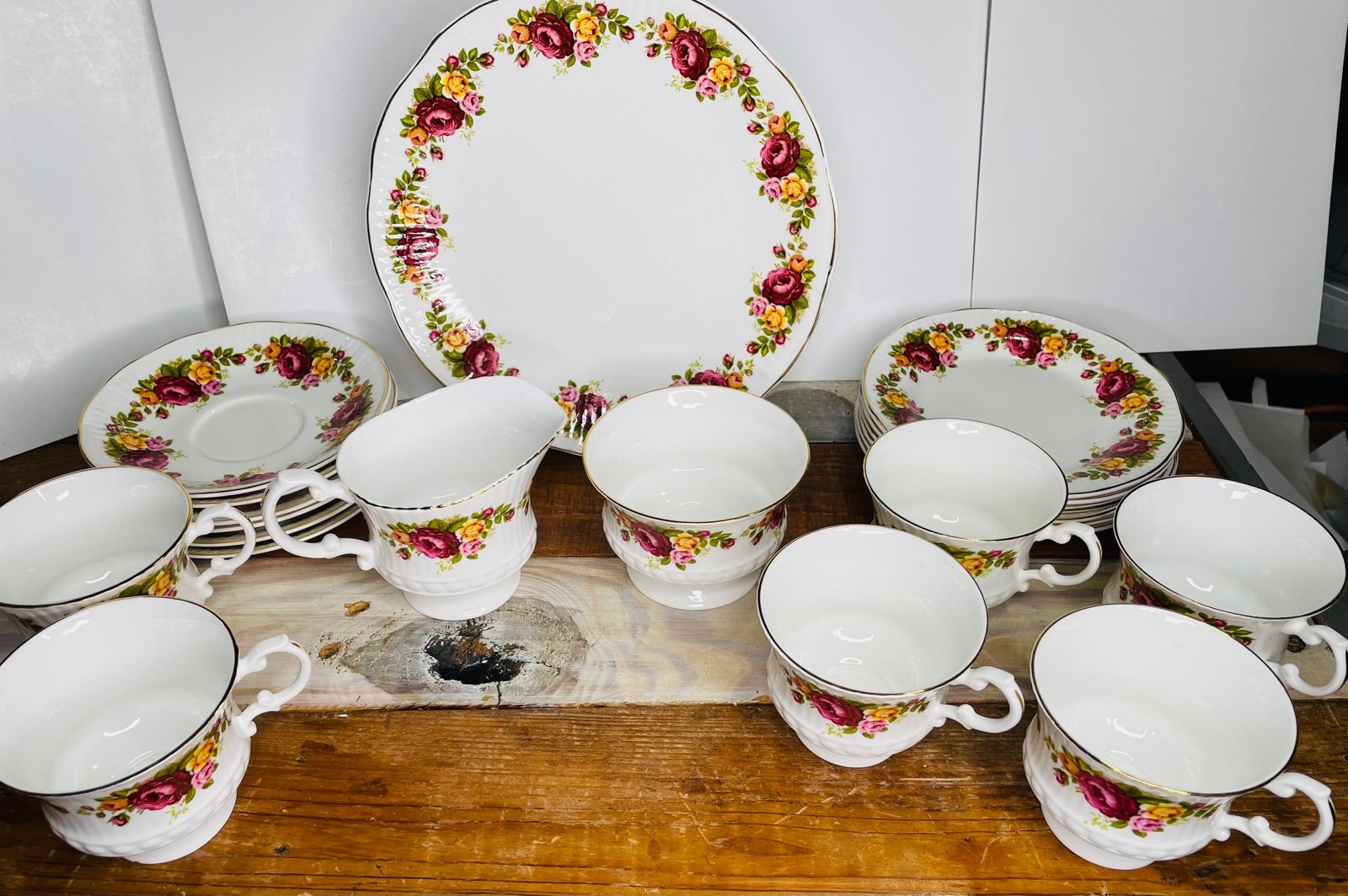 21-Piece Royal Albert Old Country Roses Salad Plates Saucer Cup Creamer Sugar