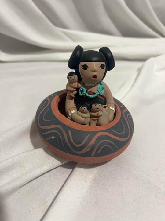 NATIVE AMERICAN CLAY STORYTELLER /BEAR AND FIGURES /SIGNED DATED HANDMADE