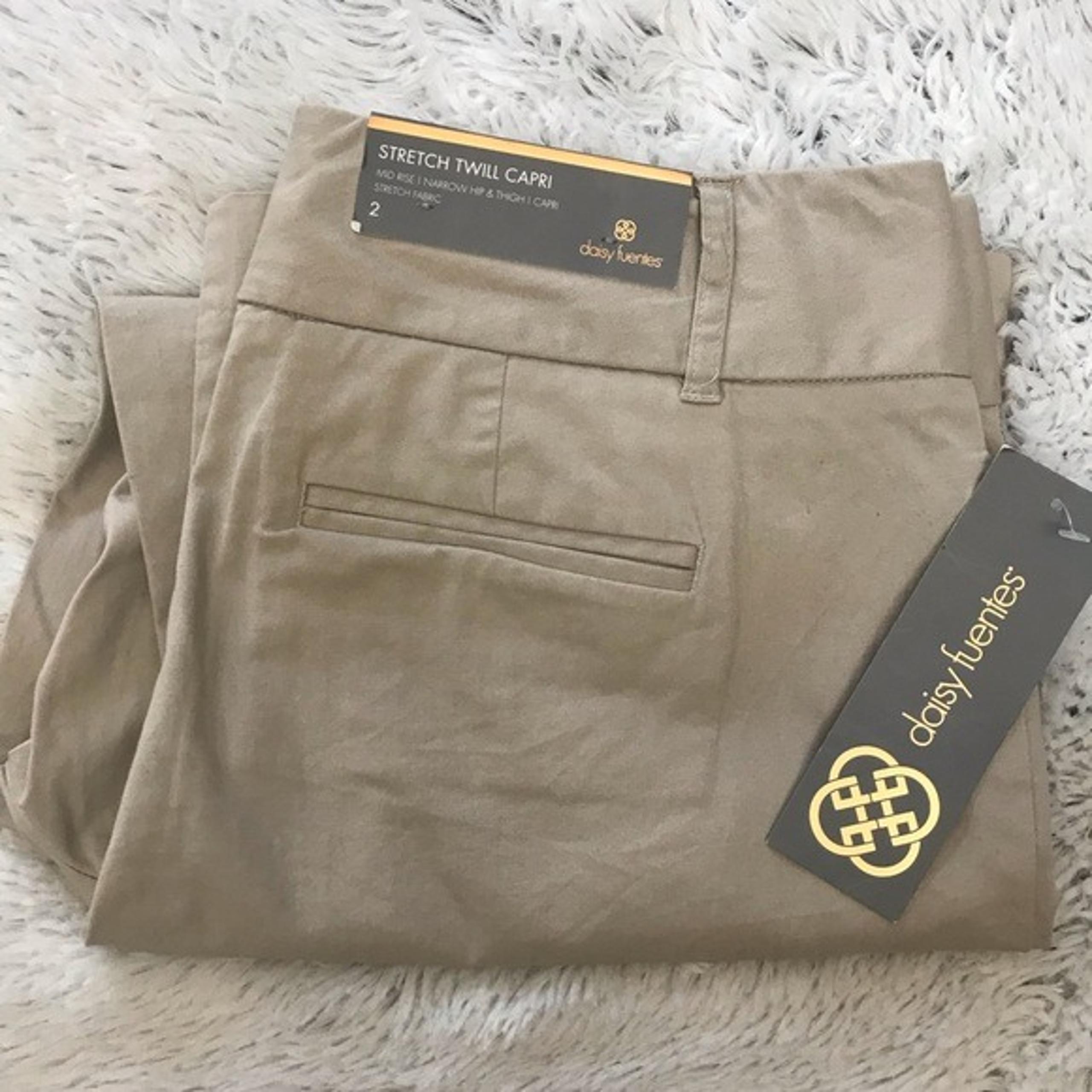Daisy Fuentes Sand Capris Pants 2