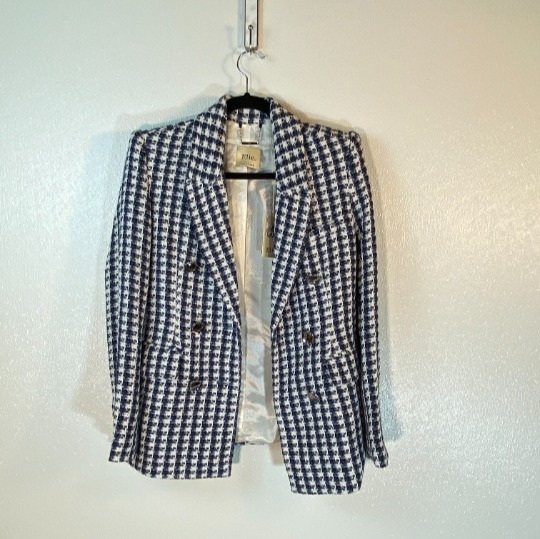 ELIE. TAHARI WHITE AND BLUE TWEED COAT