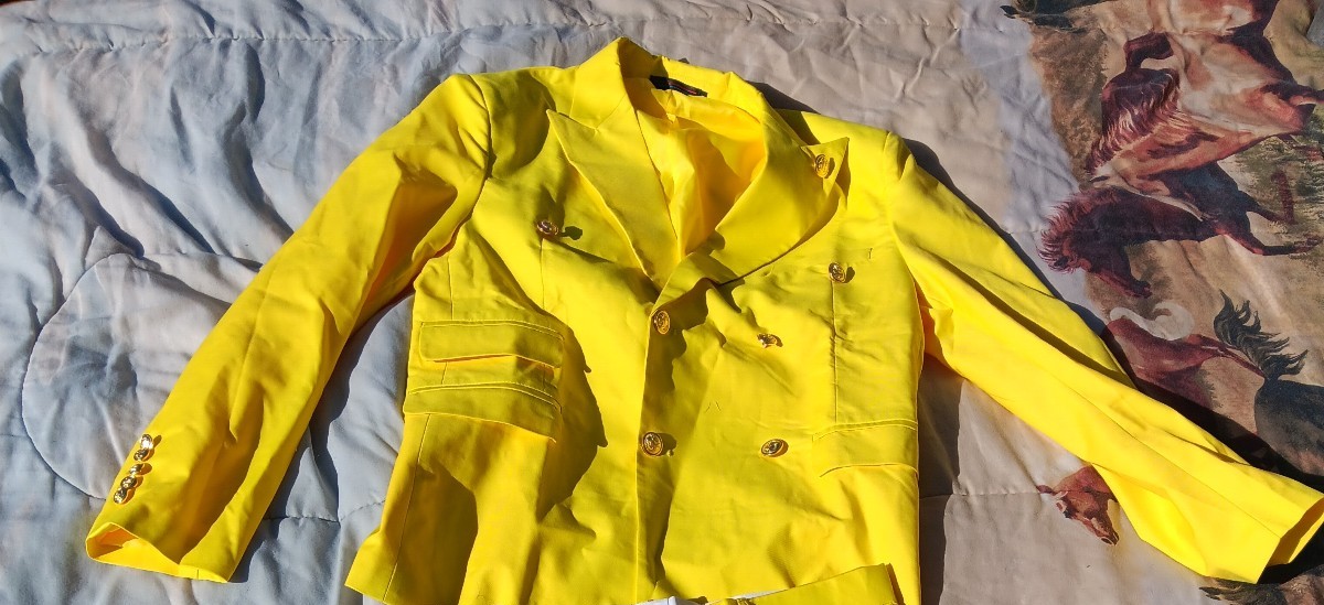 Size Medium Yellow Jacket