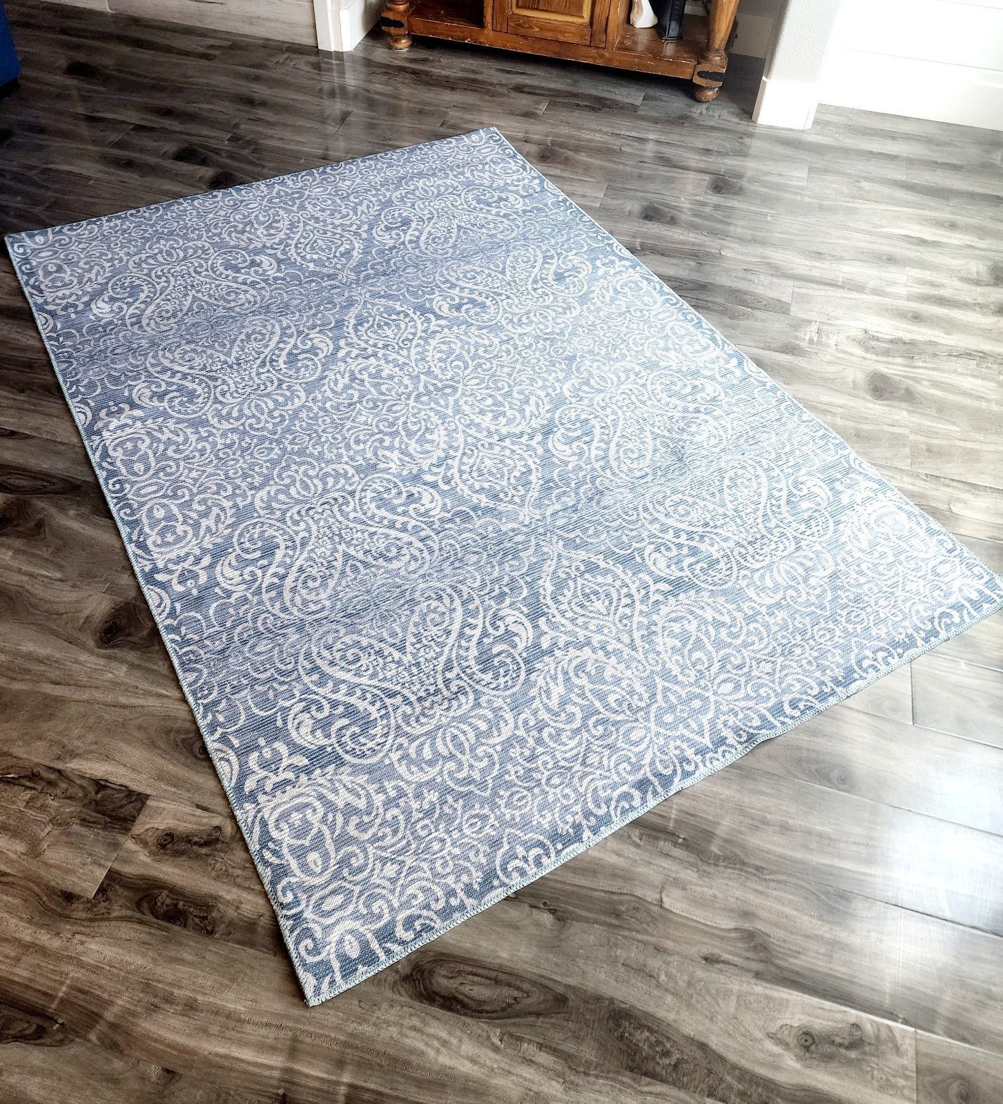 NEW -Indoor / Outdoor Rug 5 ft x 7 ft