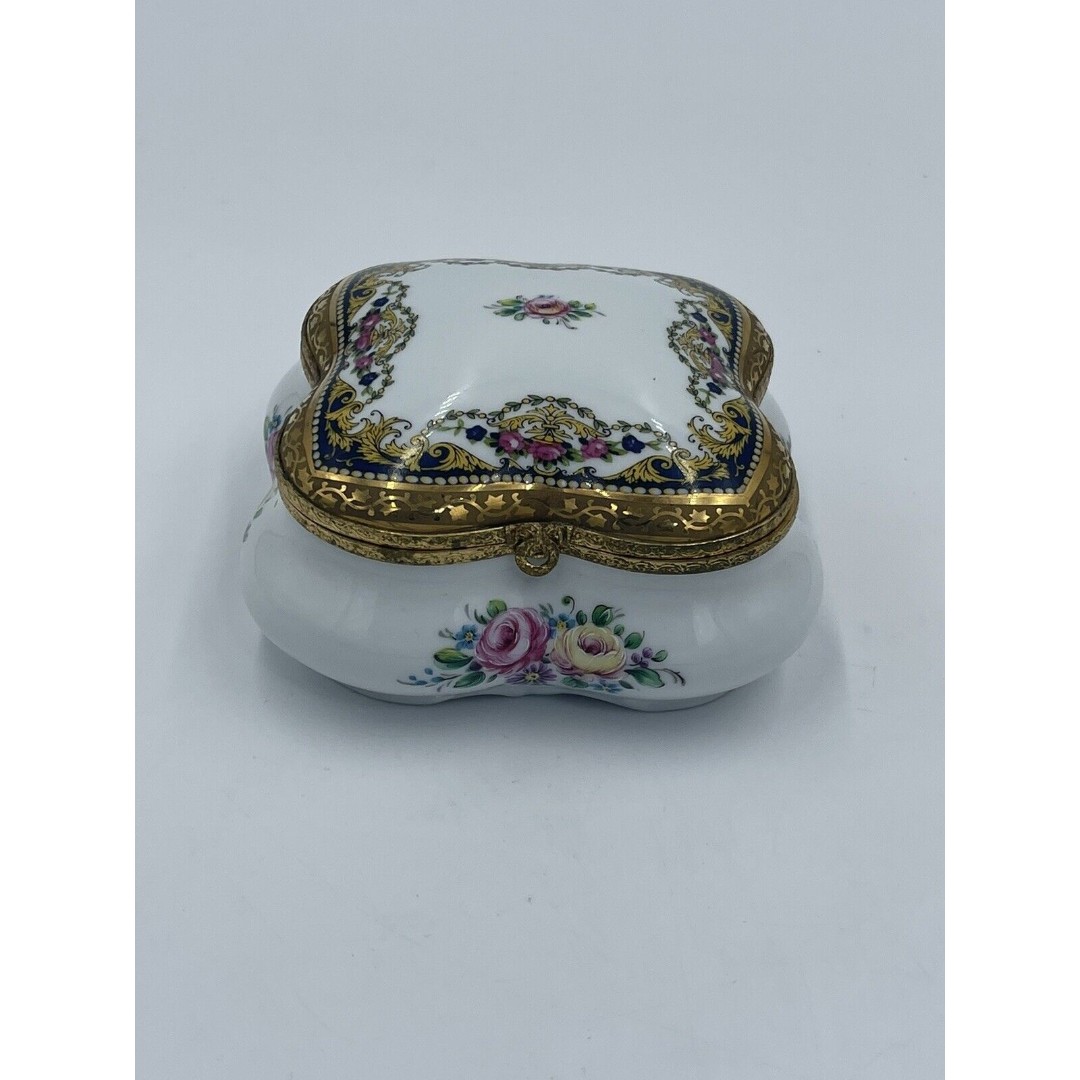 Vintage porcelain Imperia Limoges France Powder/ Trinket box With 22K Gold Trim